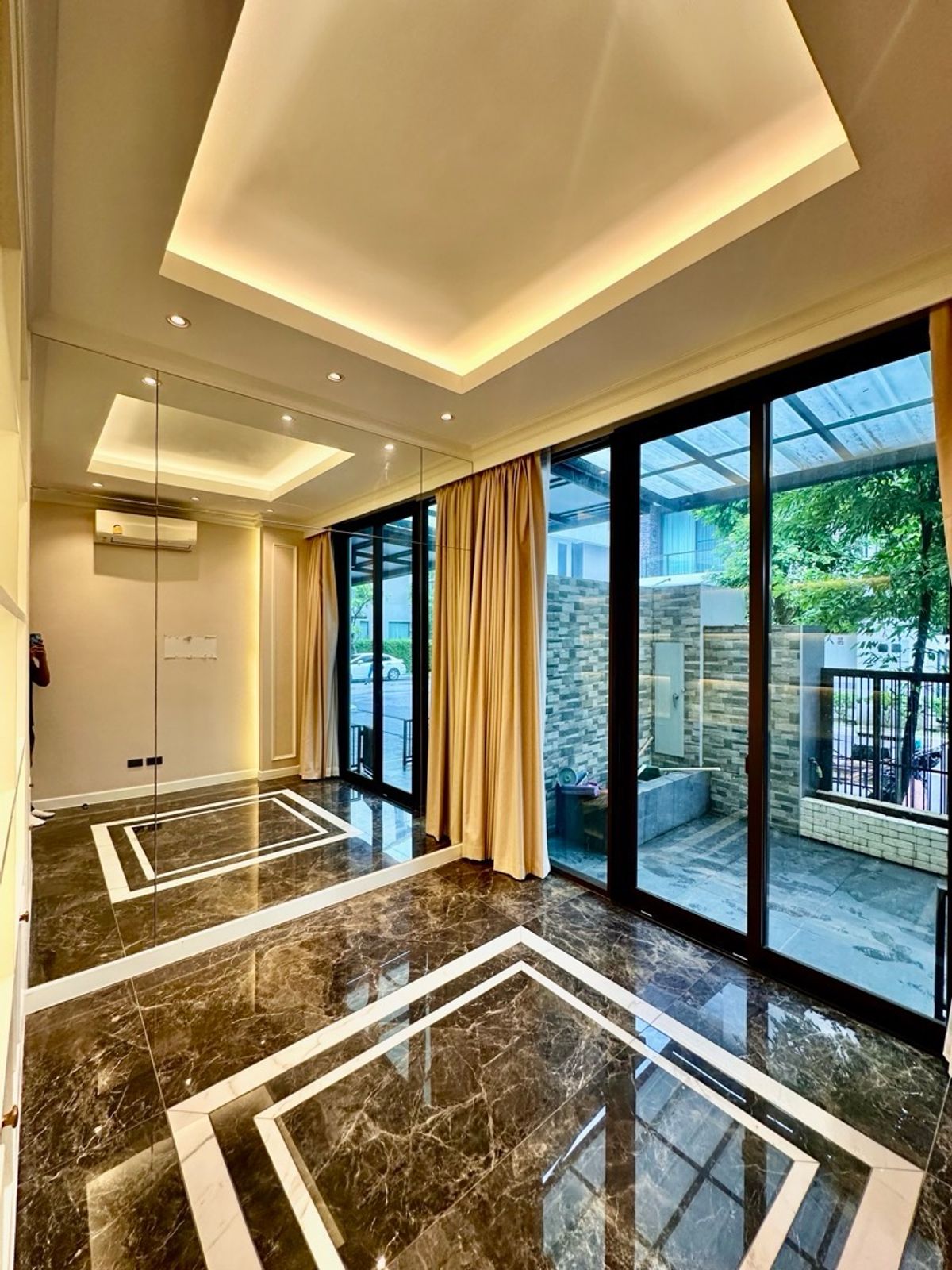 ขายบ้านเลียบทางด่วนรามอินทรา : หลังมุม แปลงใหญ่ หน้าบ้านทิศเหนือ  บิ้วอินท์ทั้งหลัง ลด 4  ล้าน เหลือเพียง 14.5 ล้าน