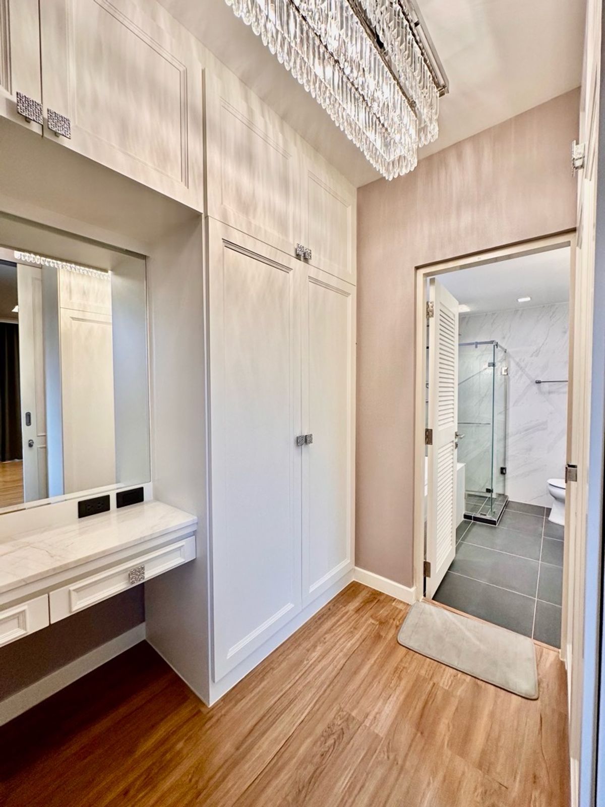 ขายบ้านเลียบทางด่วนรามอินทรา : หลังมุม แปลงใหญ่ หน้าบ้านทิศเหนือ  บิ้วอินท์ทั้งหลัง ลด 4  ล้าน เหลือเพียง 14.5 ล้าน