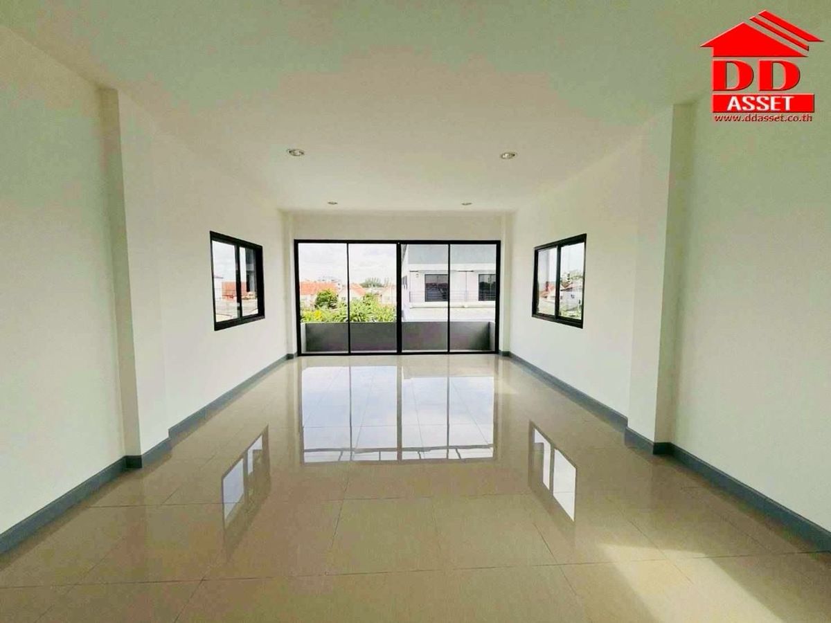 For SaleWarehousePathum Thani,Rangsit, Thammasat : Selling / rental warehouse, Lam Luk Ka Khlong 4, near the ring and the AC market. Property code: F8029