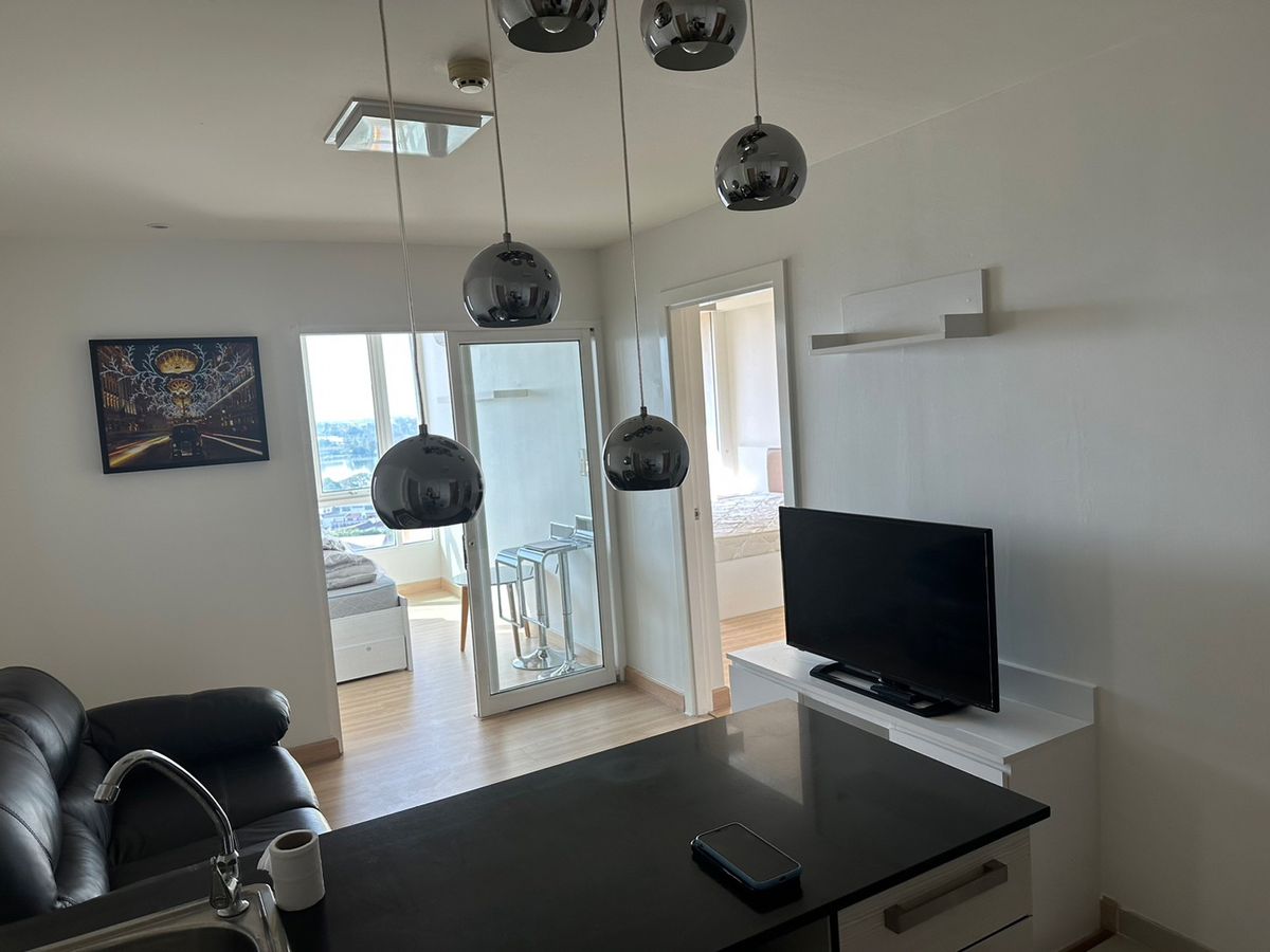For RentCondoChaengwatana, Muangthong : To rent Muang Thong Condo M Society, Building C, Floor 14, 50 sqm. 2 bed, 1 water, complete with the lake view.