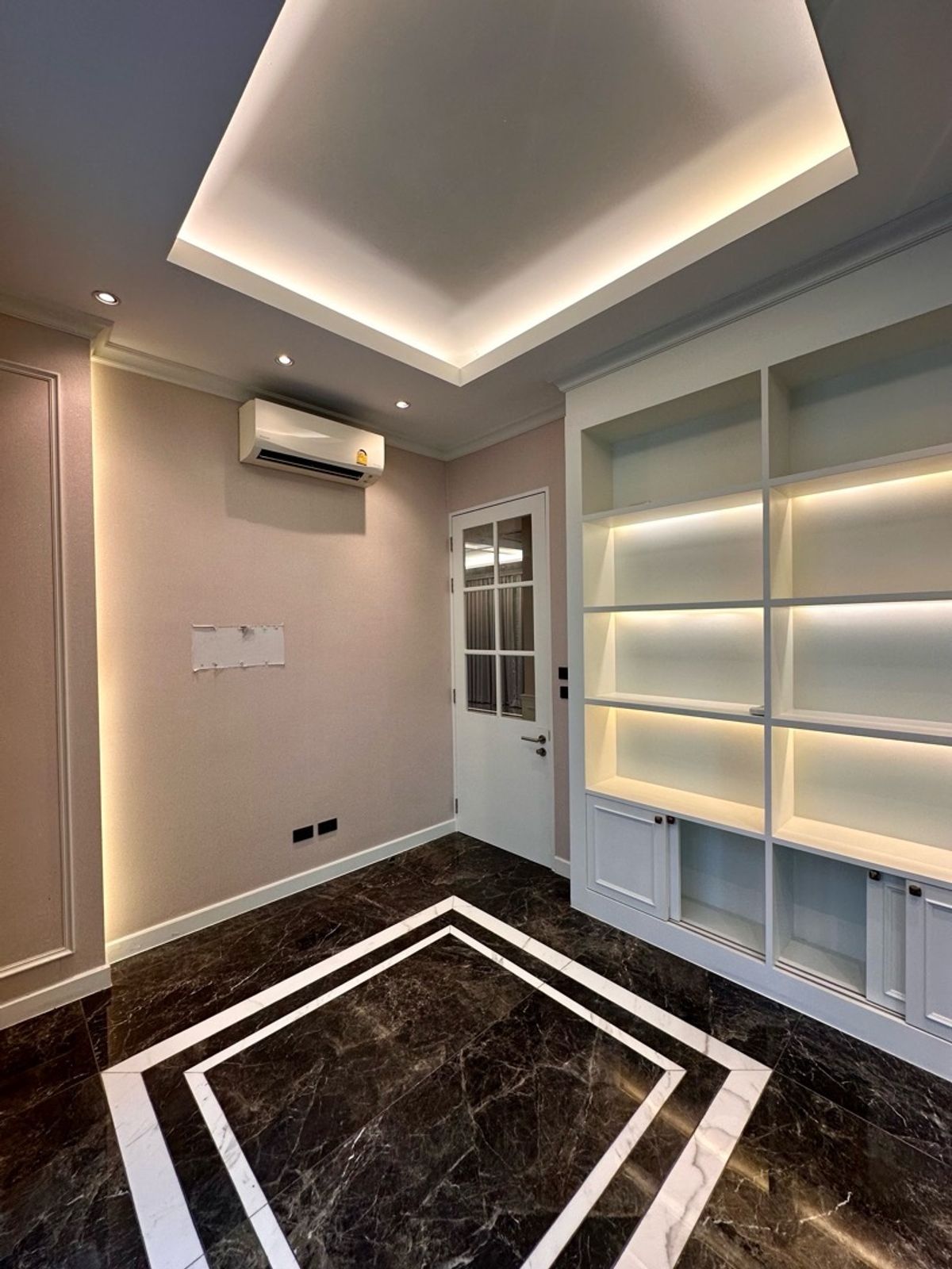 ขายบ้านเลียบทางด่วนรามอินทรา : หลังมุม แปลงใหญ่ หน้าบ้านทิศเหนือ  บิ้วอินท์ทั้งหลัง ลด 4  ล้าน เหลือเพียง 14.5 ล้าน