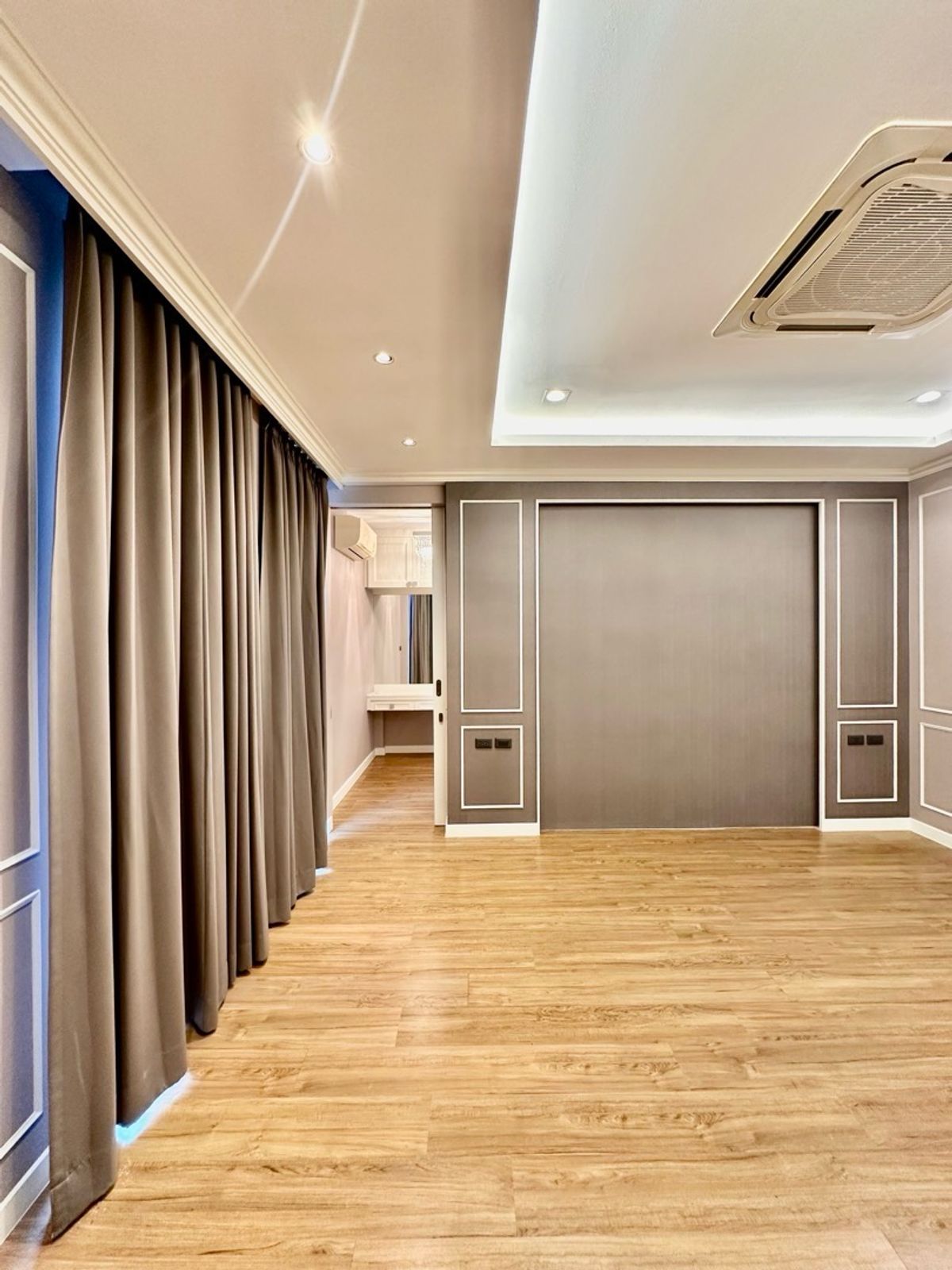 ขายบ้านเลียบทางด่วนรามอินทรา : หลังมุม แปลงใหญ่ หน้าบ้านทิศเหนือ  บิ้วอินท์ทั้งหลัง ลด 4  ล้าน เหลือเพียง 14.5 ล้าน