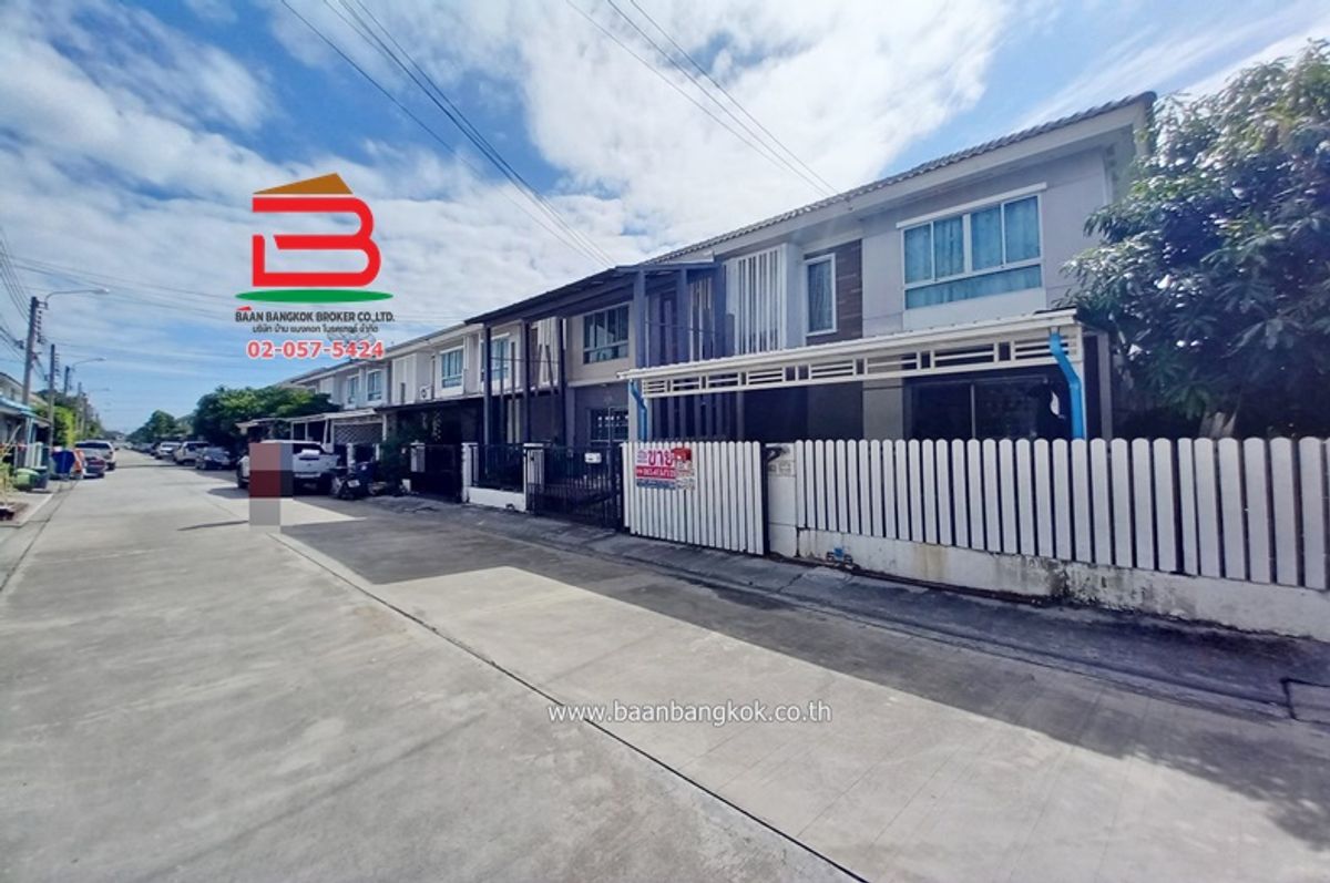 For SaleTownhomeLadkrabang, Suwannaphum Airport : Townhouse behind the corner of the Pruksa Ville 60 project, area 23.7 sq.w., Luang Prathao Road