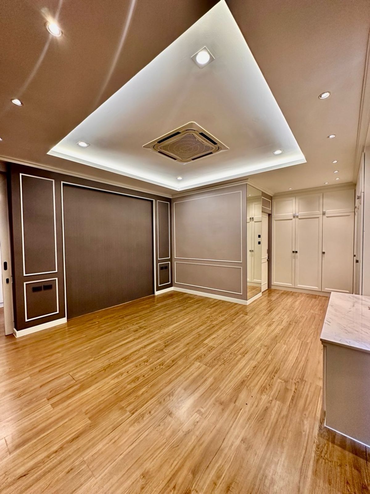 ขายบ้านเลียบทางด่วนรามอินทรา : หลังมุม แปลงใหญ่ หน้าบ้านทิศเหนือ  บิ้วอินท์ทั้งหลัง ลด 4  ล้าน เหลือเพียง 14.5 ล้าน