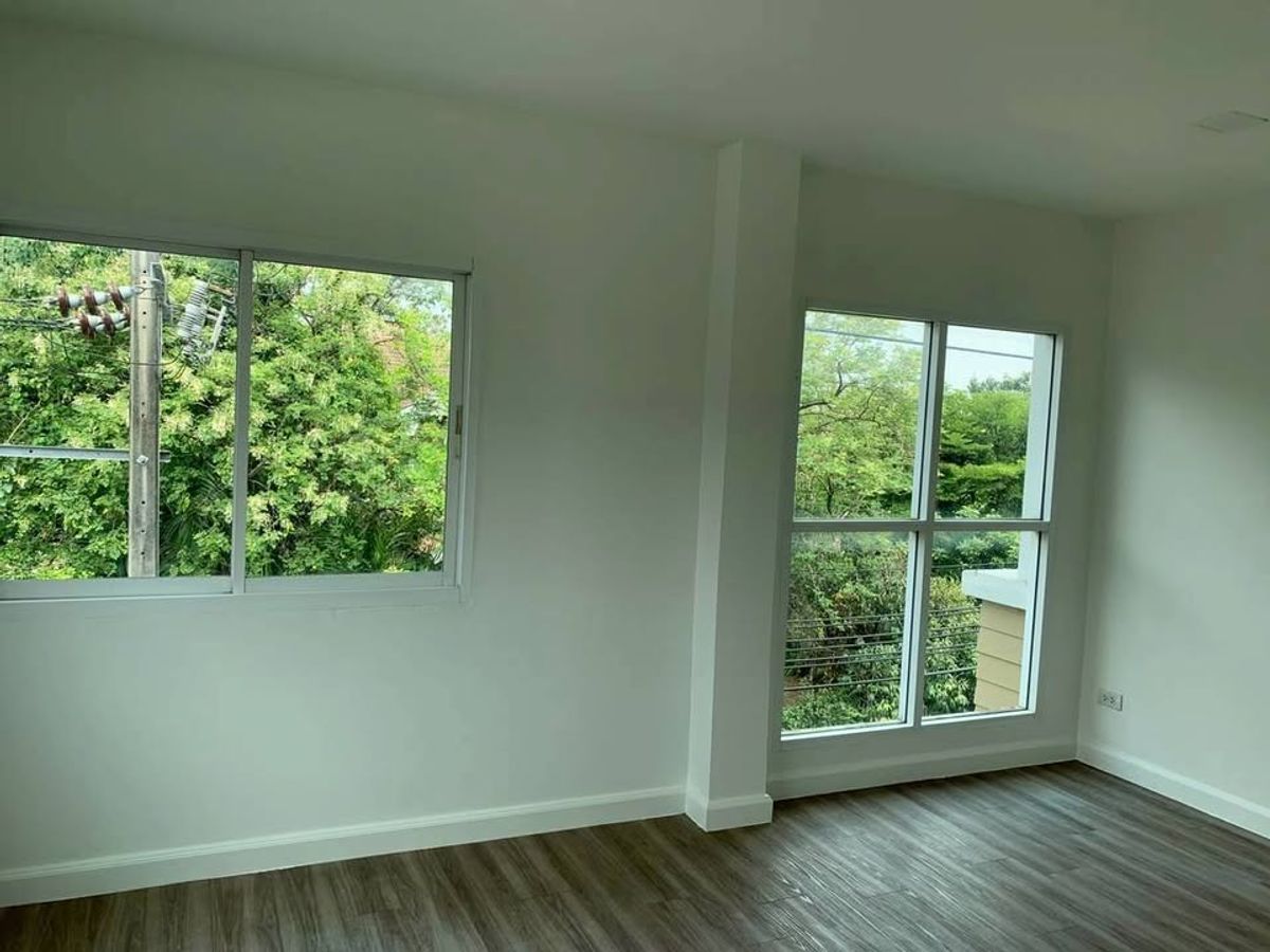 ขายบ้านลาดพร้าว101 แฮปปี้แลนด์ : ขายทาวน์โฮม 3 ชั้น หลังมุม ( ถนนเมน ) เนื้อที่ 42.2 ตรว. ถนนโพธิ์แก้ว แขวงคลองจั่น  เขตบางกะปิ จังหวัดกรุงเทพ