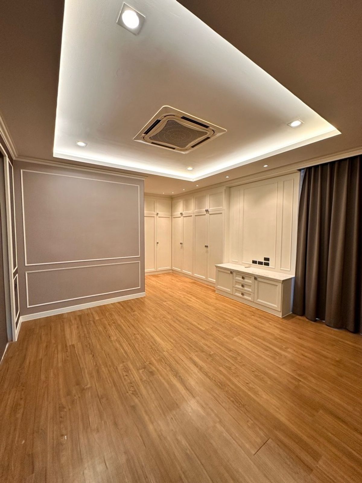 ขายบ้านเลียบทางด่วนรามอินทรา : หลังมุม แปลงใหญ่ หน้าบ้านทิศเหนือ  บิ้วอินท์ทั้งหลัง ลด 4  ล้าน เหลือเพียง 14.5 ล้าน