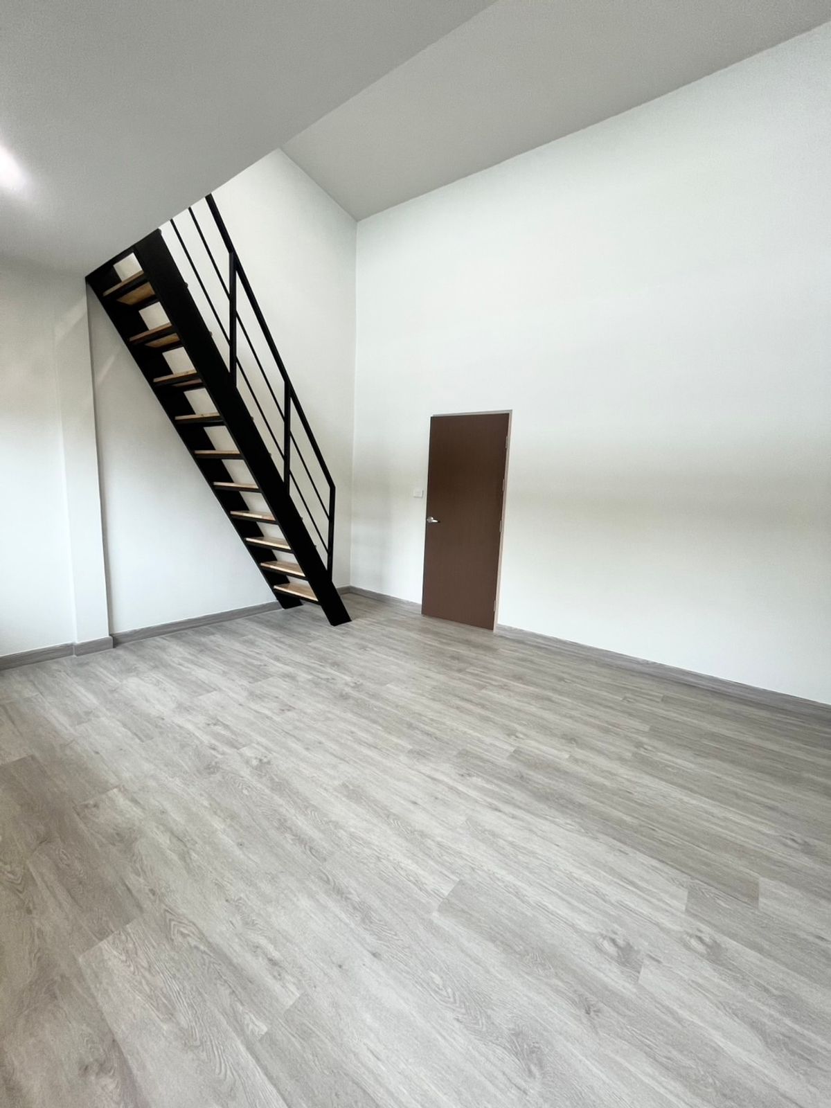 ขายทาวน์โฮมอ่อนนุช อุดมสุข : Modern townhouse Newly Renovated Near BTS Punnawithi and Suan Luang