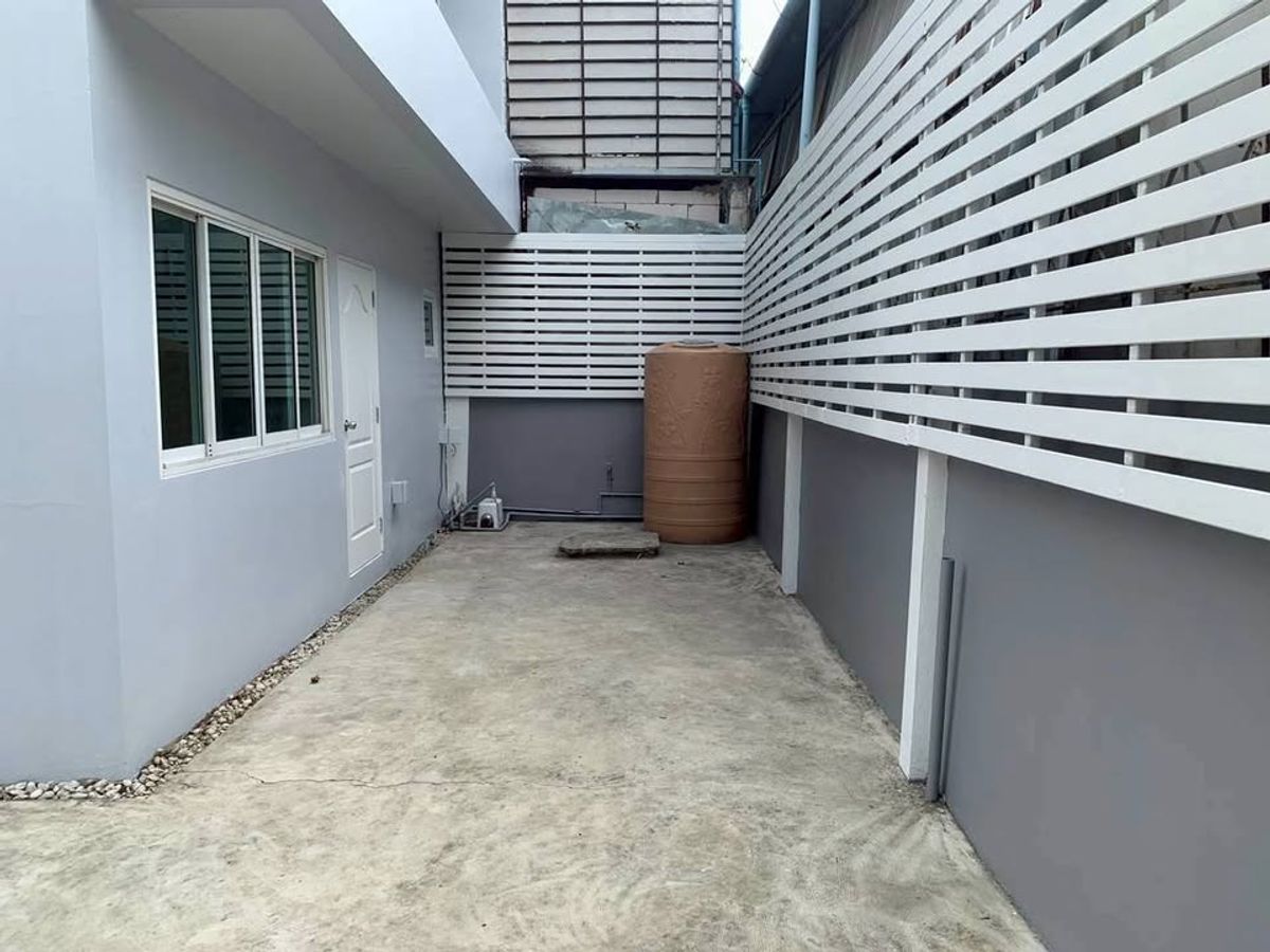 ขายบ้านลาดพร้าว101 แฮปปี้แลนด์ : ขายทาวน์โฮม 3 ชั้น หลังมุม ( ถนนเมน ) เนื้อที่ 42.2 ตรว. ถนนโพธิ์แก้ว แขวงคลองจั่น  เขตบางกะปิ จังหวัดกรุงเทพ