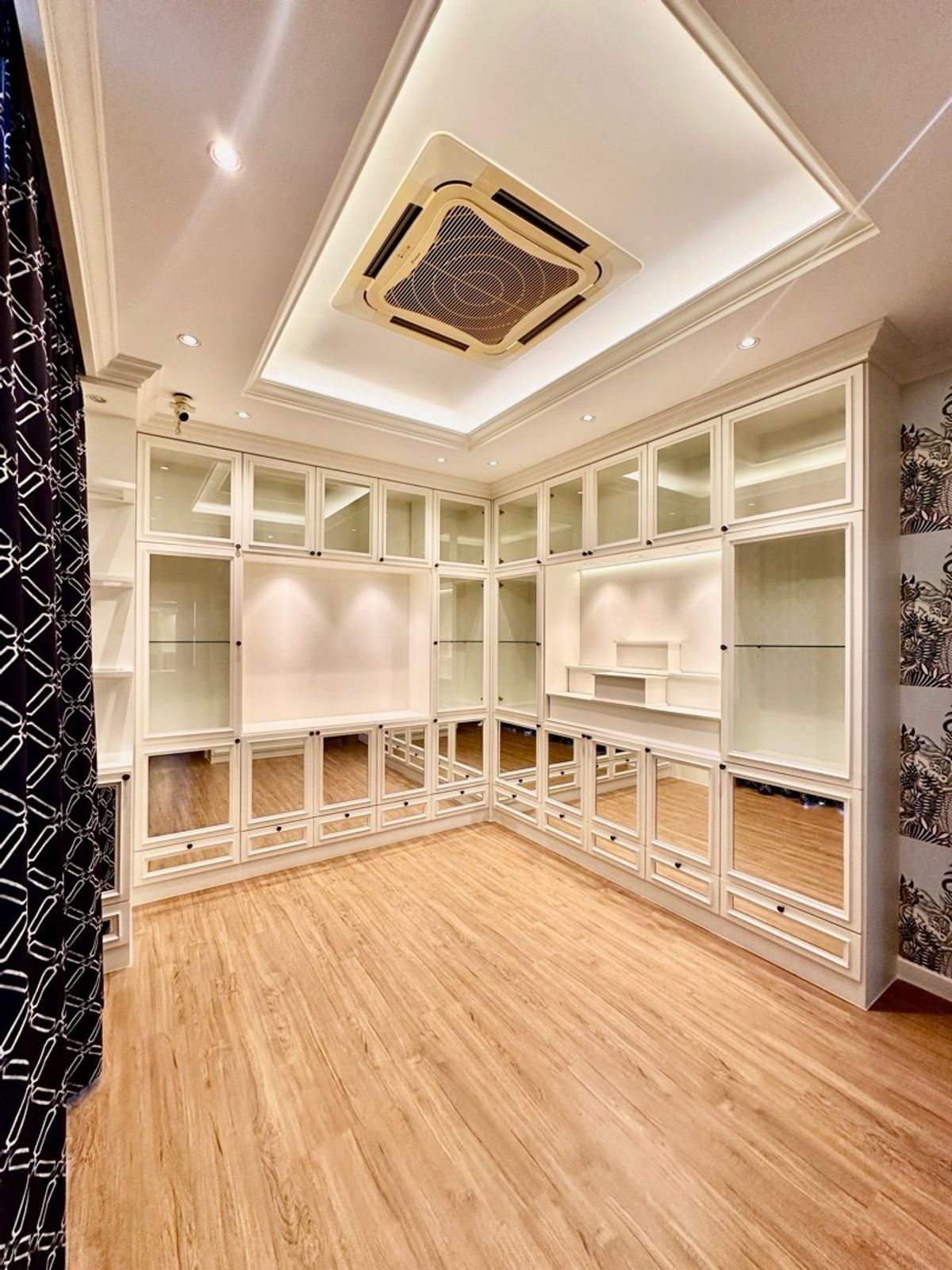 ขายบ้านเลียบทางด่วนรามอินทรา : หลังมุม แปลงใหญ่ หน้าบ้านทิศเหนือ  บิ้วอินท์ทั้งหลัง ลด 4  ล้าน เหลือเพียง 14.5 ล้าน