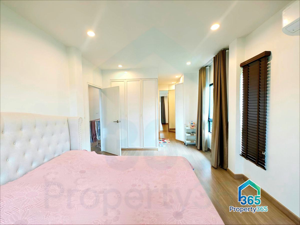 HousePathum Thani,Rangsit, Thammasat : Mitti Lamlukka Klong 6 (Sammakorn) Serene Detached House, 3rd House (from security post), a house in the first soi of the village.