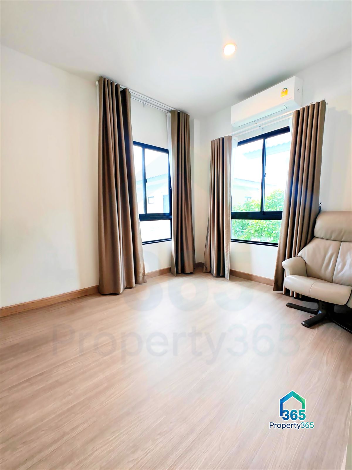 HousePathum Thani,Rangsit, Thammasat : Mitti Lamlukka Klong 6 (Sammakorn) Serene Detached House, 3rd House (from security post), a house in the first soi of the village.