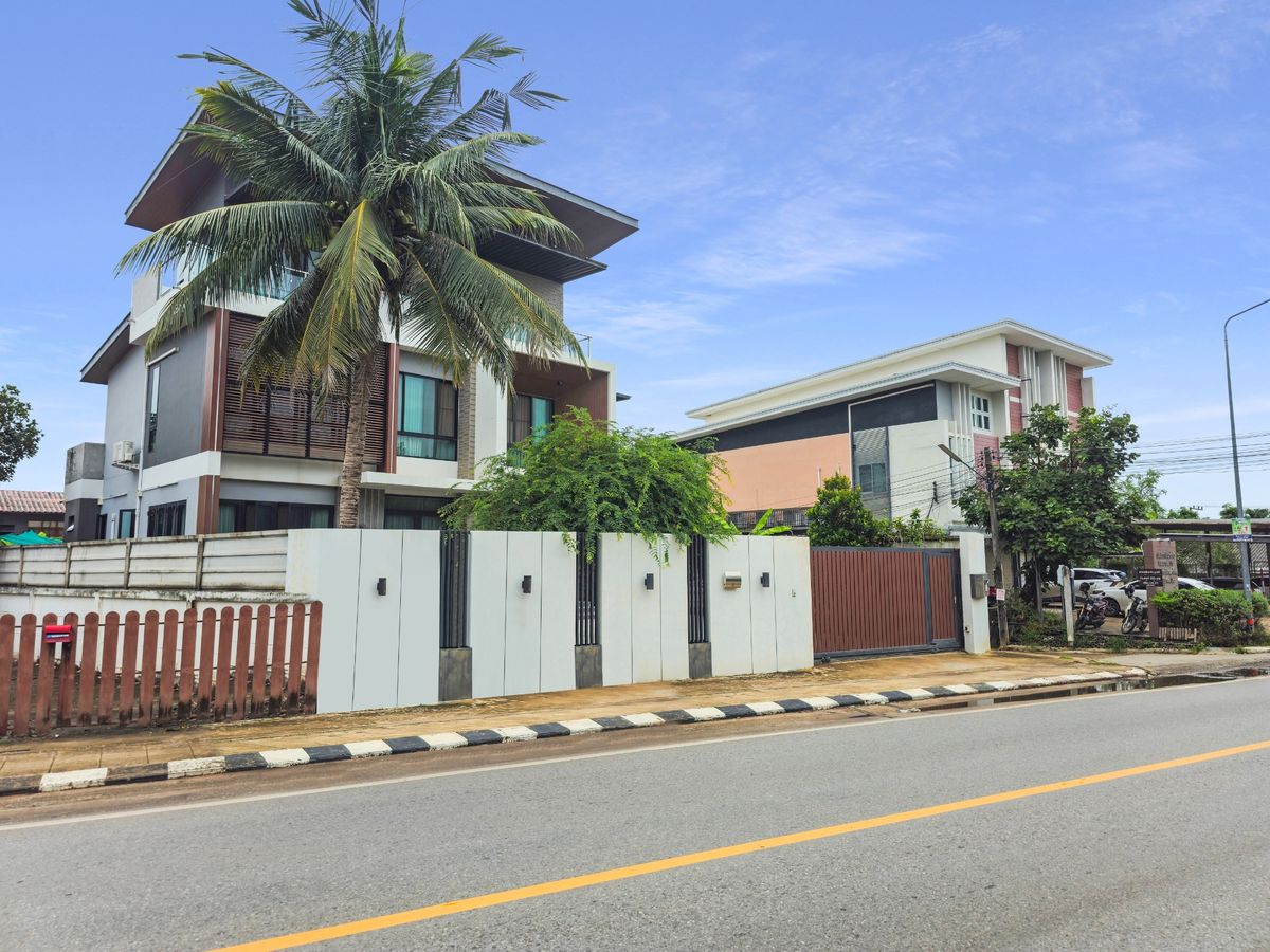 ขายบ้านขอนแก่น : บ้านเดี่ยว 3 ชั้น หรูหรา สะท้อนภาพลักษณ์ | ทำเลทอง ใกล้ถนนมิตรภาพ – มหาวิทยาลัยขอนแก่น