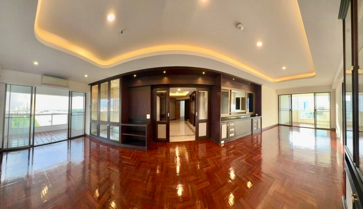 For SaleCondoWongwianyai, Charoennakor : 📢🐾Rare unit !! Newly renovated petfriendly place by the river, only 3 units per floor, panoramic views with a large balcony surrounding the unit
