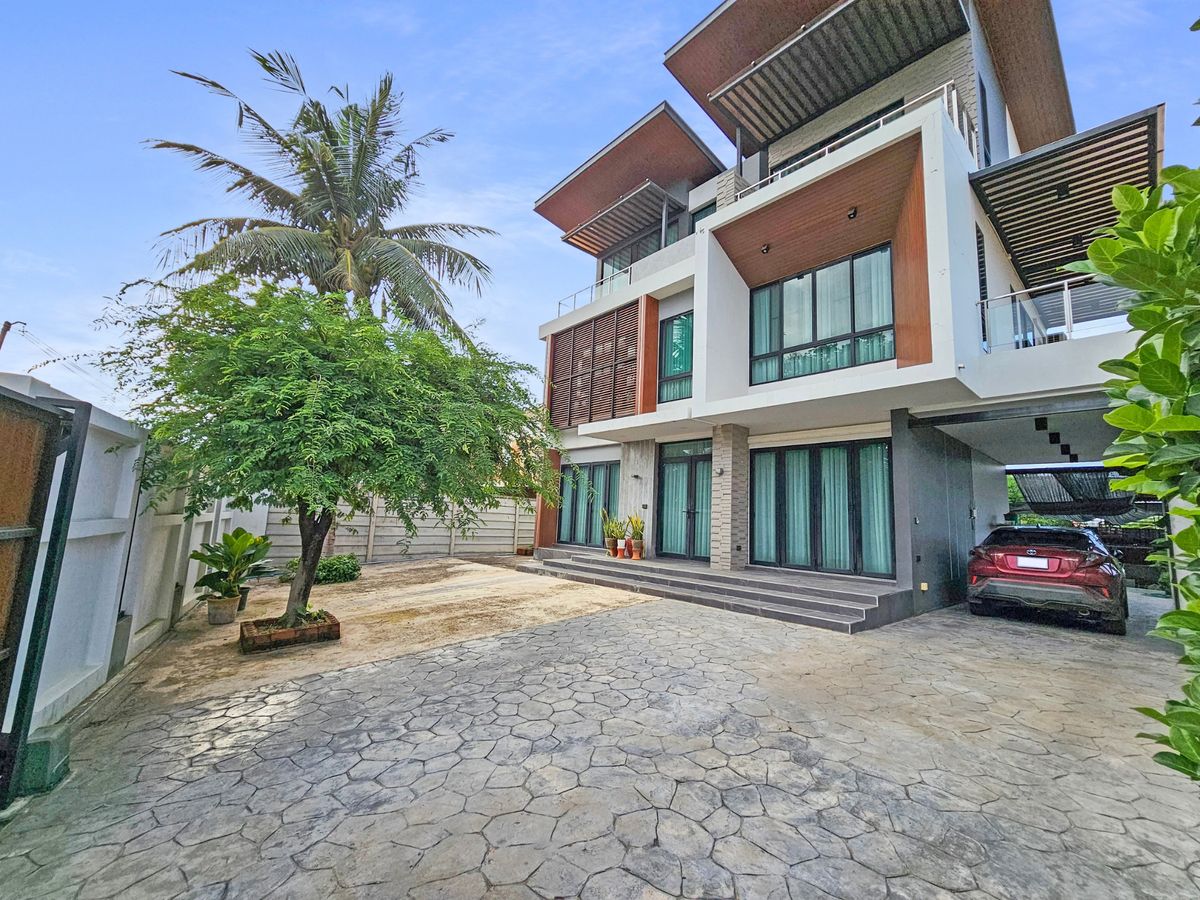 ขายบ้านขอนแก่น : บ้านเดี่ยว 3 ชั้น หรูหรา สะท้อนภาพลักษณ์ | ทำเลทอง ใกล้ถนนมิตรภาพ – มหาวิทยาลัยขอนแก่น