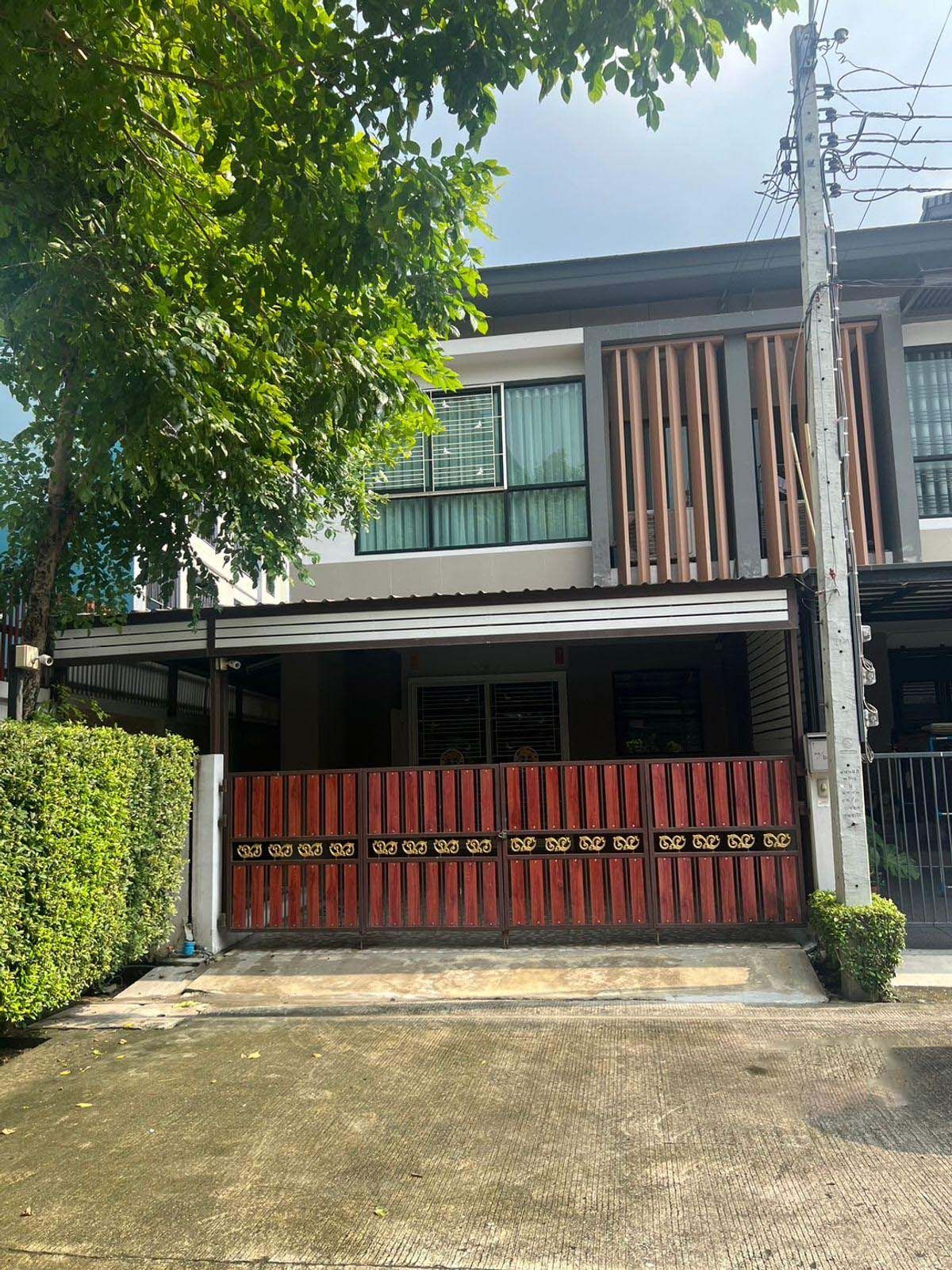 ให้เช่าทาวน์โฮมพัฒนาการ ศรีนครินทร์ : ทาวน์โฮม 2 ชั้น ห้องมุม ตกแต่งสวยงาม ให้เช่า ย่านสวนหลวง-เฉลิมพระเกียรติ ใกล้บิ๊กซี ฟู้ดเพลส สวนหลวง เพียง 1.4 กม.
