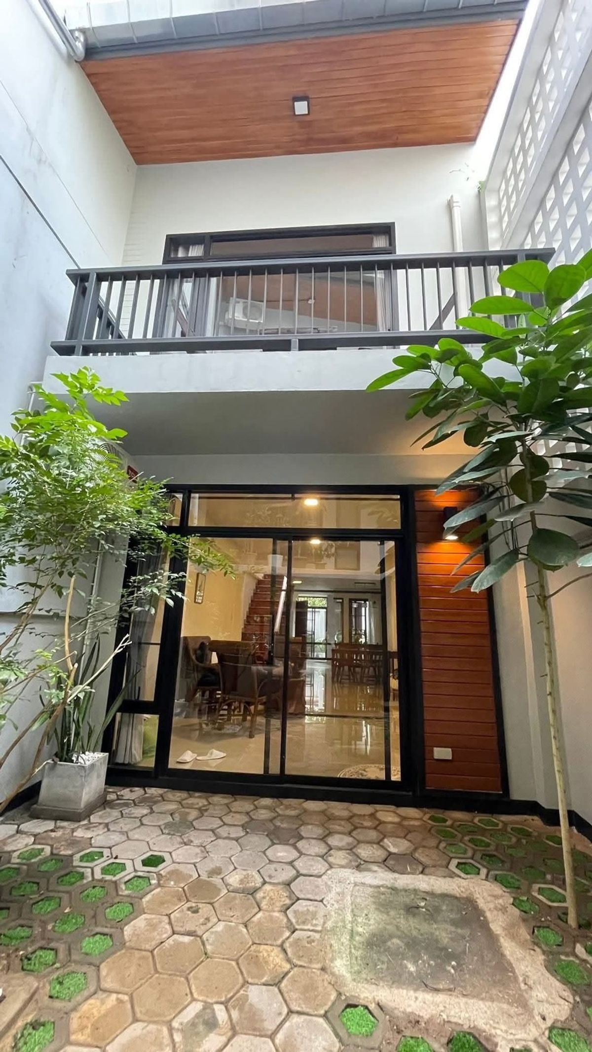 For RentHouseChiang Mai : 🏡 Brand-New Townhouse for Rent in the Heart of Chiang Mai – Wat Ket Area! ✨