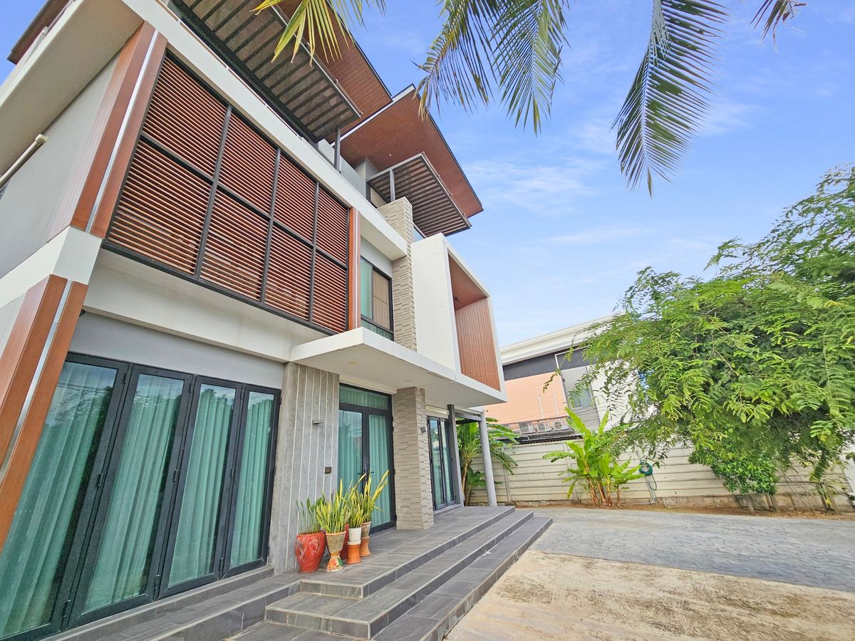 ขายบ้านขอนแก่น : บ้านเดี่ยว 3 ชั้น หรูหรา สะท้อนภาพลักษณ์ | ทำเลทอง ใกล้ถนนมิตรภาพ – มหาวิทยาลัยขอนแก่น