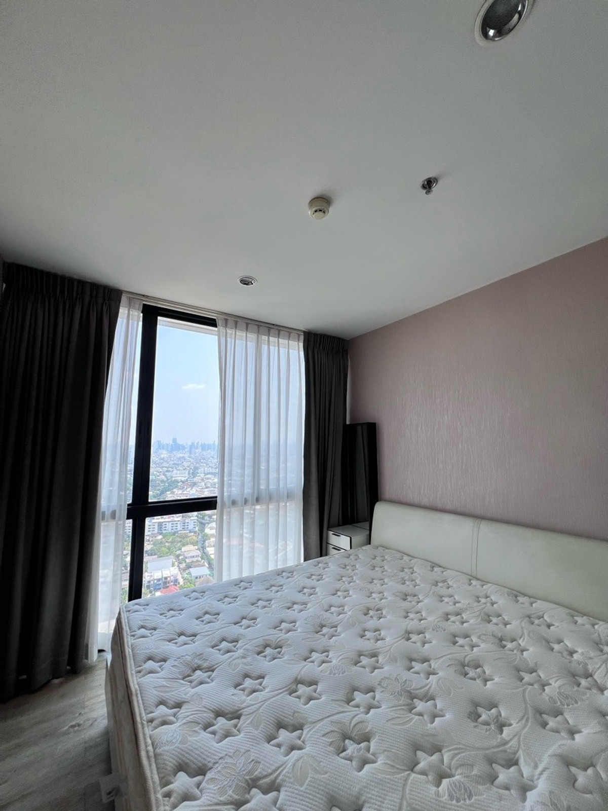For SaleCondoLadprao, Central Ladprao : 📌Condo for sale: The Issara Lat Phrao, 1 bedroom, 1 bathroom, 35 sq m., selling for 2.85 MB, beautiful room, high floor, quiet, shady. Call: 088-753-2858 Prai
