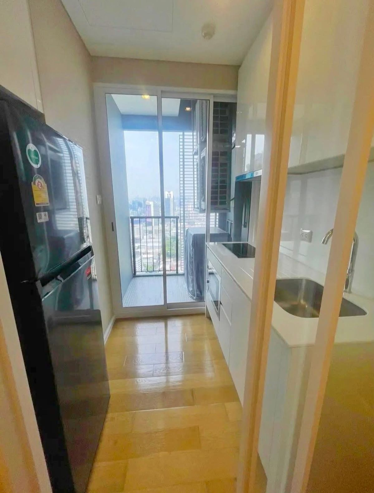 For SaleCondoLadprao, Central Ladprao : Condo, good location! Near both MRT and BTS! In the heart of the city, Ladprao area that is quiet, like not in the city The trees are shady, very good location, tangible price. Dont miss! Interested contact 0876358339