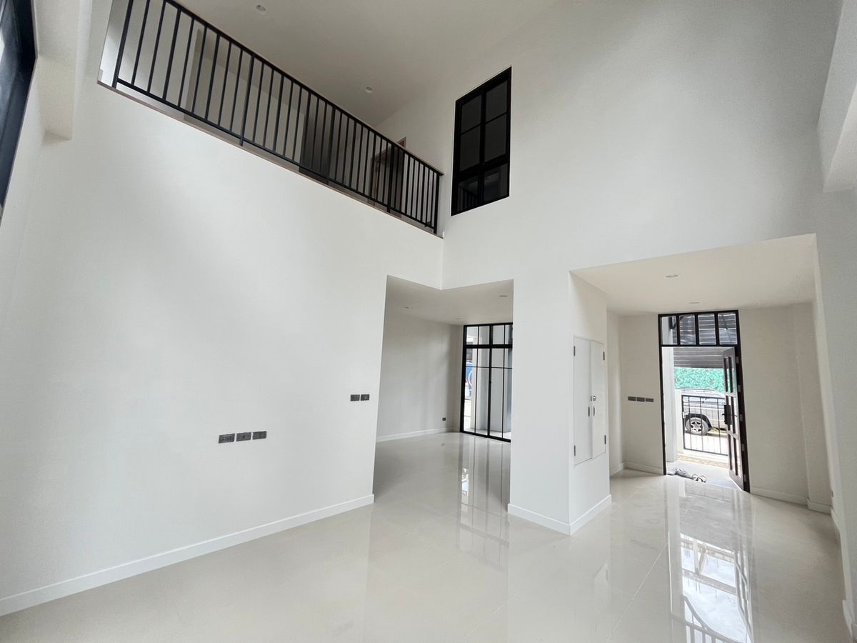 For RentHouseNawamin, Ramindra : 3-storey house, beautifully decorated for rent in Ram Inthra-Bang Khen area, near Jae Green Village, only 2.6 km