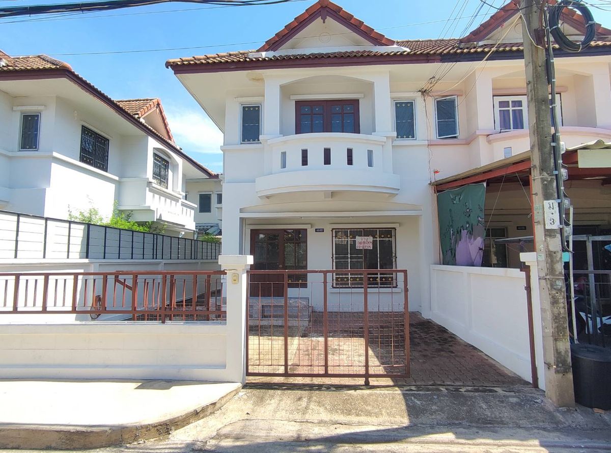 For SaleTownhomeNawamin, Ramindra : 2 -story townhouse for sale, Muang Pracha Soi, Hathairat 37, an area of ​​30 square wah