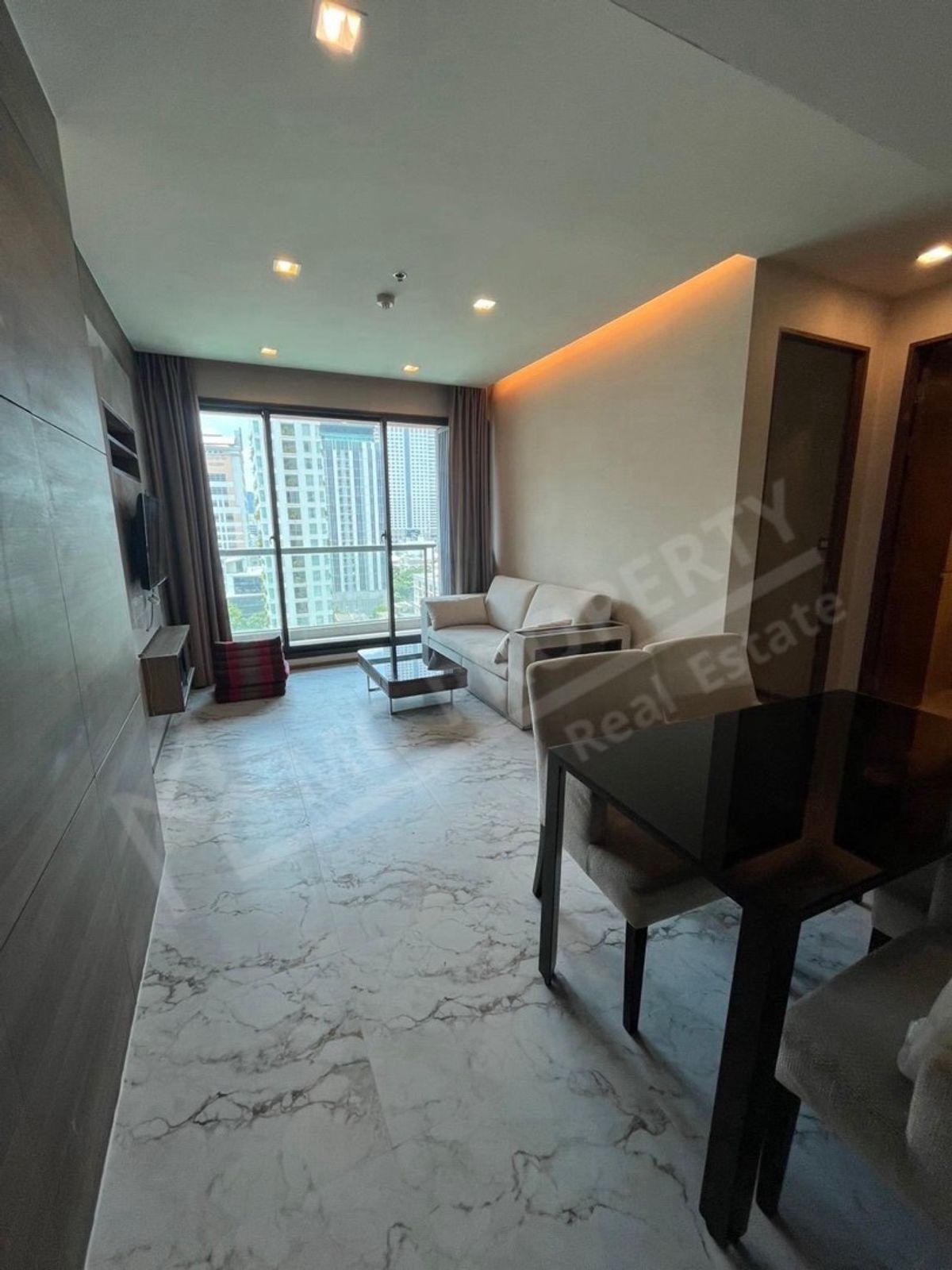 ให้เช่าคอนโดสาทร นราธิวาส : ที่อยู่ Sathorn 2 ห้องนอน 70sqm ให้เช่าเพียง 45,000 กรุณาติดต่อ 0816878954