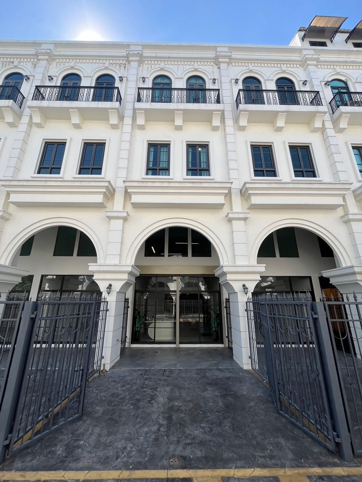 ขายโฮมออฟฟิศเยาวราช บางลำพู : 💼 ขายโฮมออฟฟิศ 3.5 ชั้น The Rich Avenue ดำรงรักษ์ เพียง 18.8 ล้านบาท | ทำเลหายาก ใจกลางกรุง | เหมาะทั้งอยู่อาศัยและทำธุรกิจ  ใกล้ เยาวราช – ป้อมปราบ – คลองถม – ราชดำเนิน
