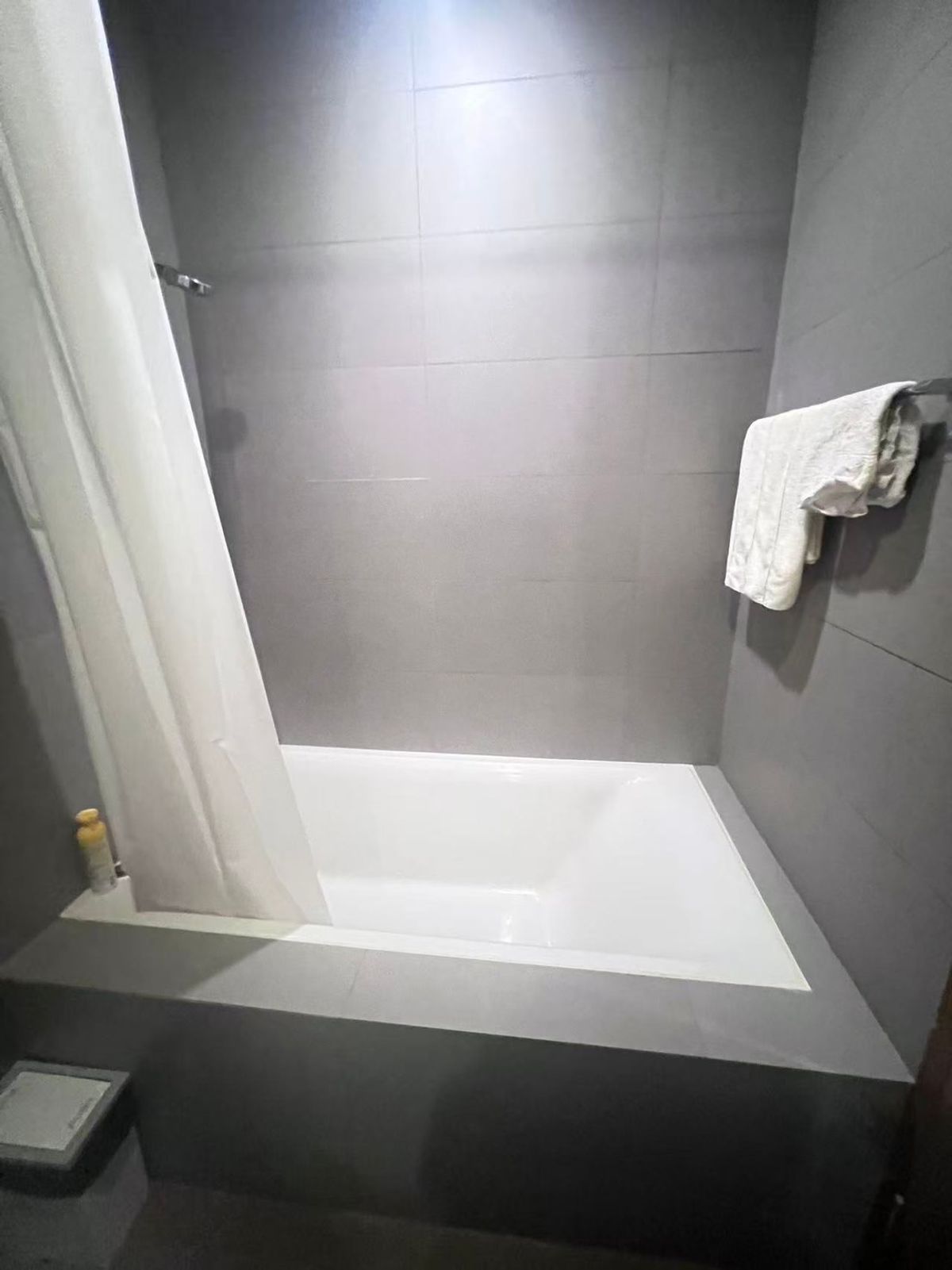 For RentCondoRatchathewi,Phayathai : NOBLE Reventirathai Condo Rental Condo, complete with nearby Phaya Thai BTS !!