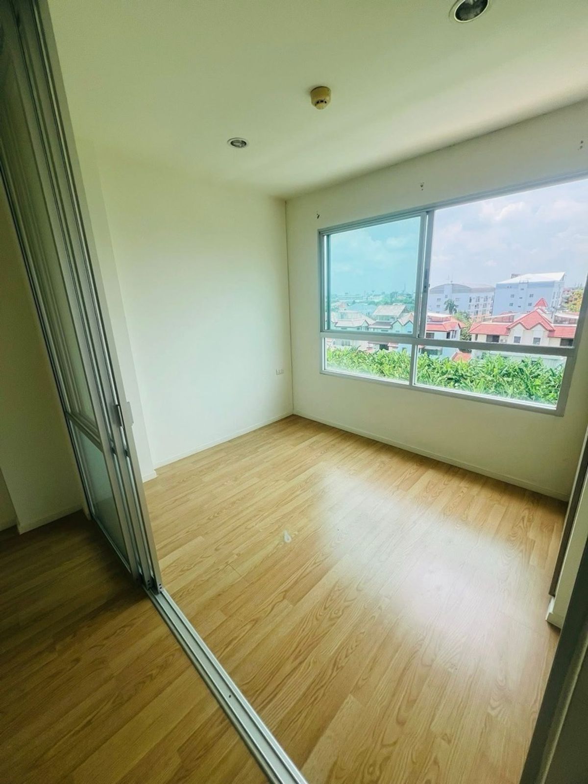 ขายคอนโดพัฒนาการ ศรีนครินทร์ : 💸 ขายด่วน! คอนโดลุมพินีวิลล์ อ่อนนุช–พัฒนาการ 55/1
🌟 ราคาสุดคุ้มเพียง 1,150,000 บาท
📌 ฟรีค่าโอน ถึงสิ้นปีนี้เท่านั้น!