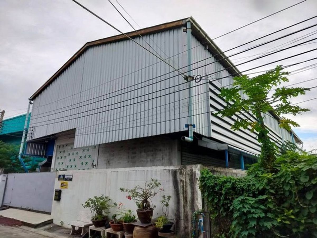 For RentWarehouseSamut Prakan,Samrong : HR2509 for rent, size 396 sq. Soi Sri Dan, convenient to travel near the ring road. Not far from the Sri Bearing Station