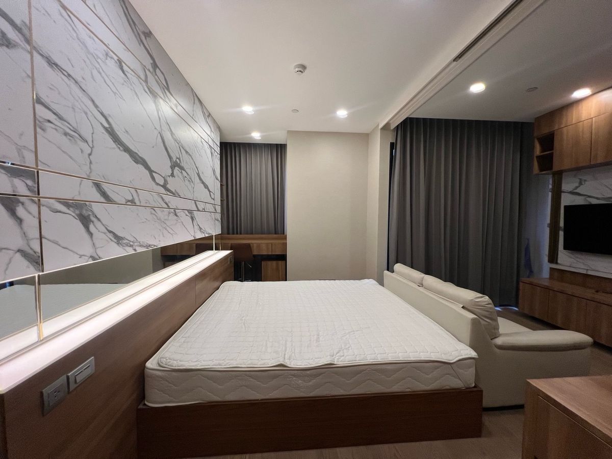 ให้เช่าคอนโดสยาม จุฬา สามย่าน : Ashton Chula Silom ชั้น สูง ห้องสวยขนาด 34 ตารางเมตร 25,000 บาท !!!เฟอร์นิเจอร์ บิ้วอิน มีเครื่องใช้ไฟฟ้าครบ 1 ห้องนอน 1 ห้องน้ำ มีโต๊ทำงาน