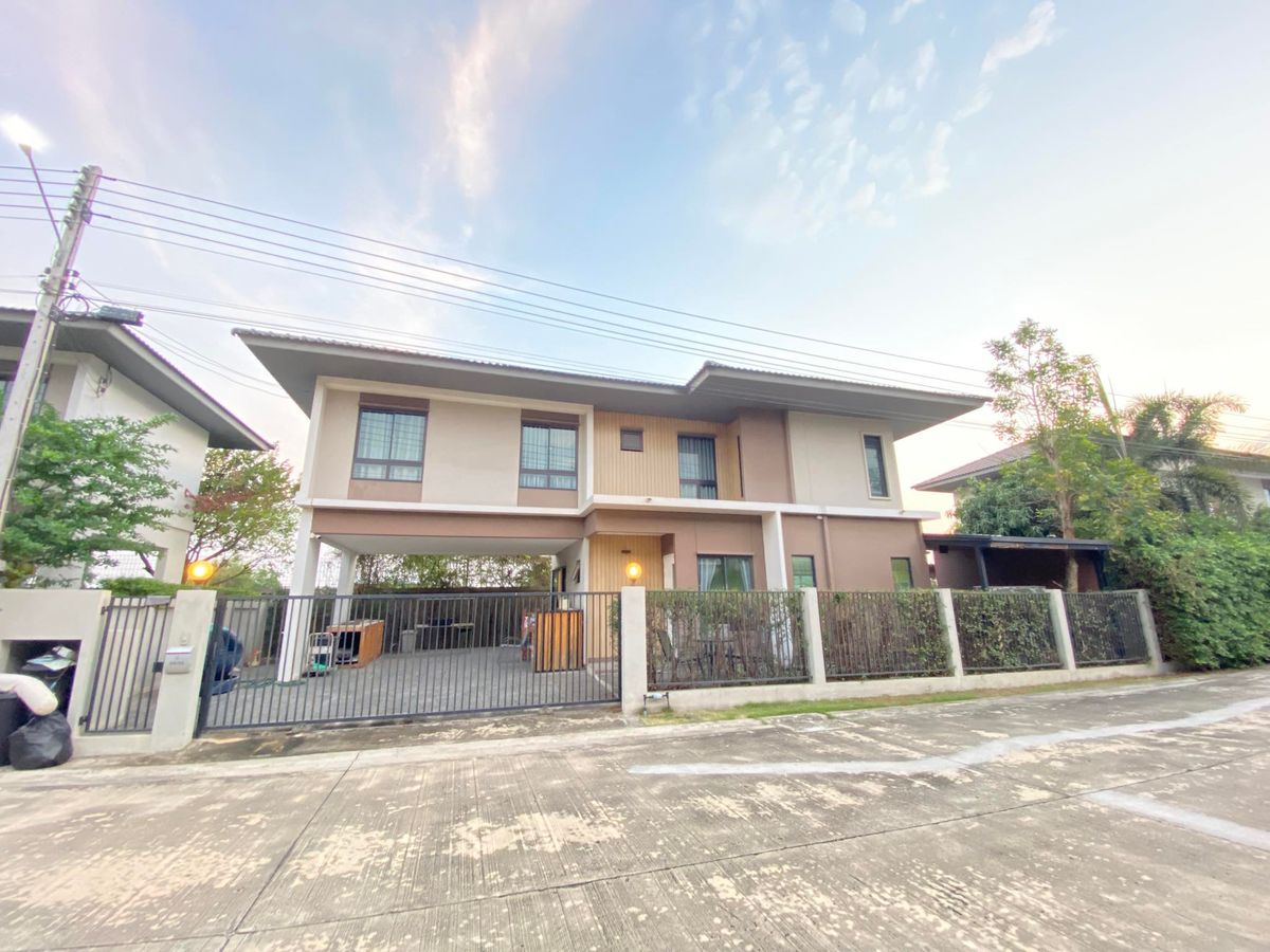 For SaleHousePathum Thani,Rangsit, Thammasat : Detached house, Khlong Si Tha, Thanyaburi, urgent sale. The owner will go abroad.