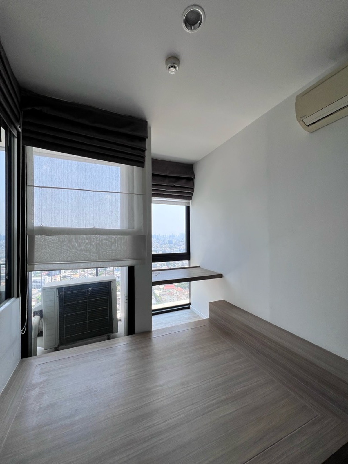 For SaleCondoLadprao, Central Ladprao : 📌Condo for sale: The Issara Lat Phrao, 1 bedroom, 1 bathroom, 35 sq m., selling for 2.85 MB, beautiful room, high floor, quiet, shady. Call: 088-753-2858 Prai