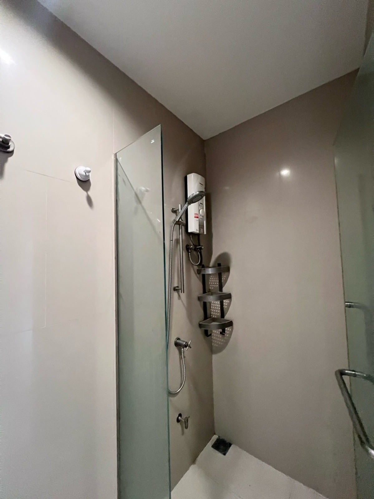 For SaleCondoLadprao, Central Ladprao : 📌Condo for sale: The Issara Lat Phrao, 1 bedroom, 1 bathroom, 35 sq m., selling for 2.85 MB, beautiful room, high floor, quiet, shady. Call: 088-753-2858 Prai