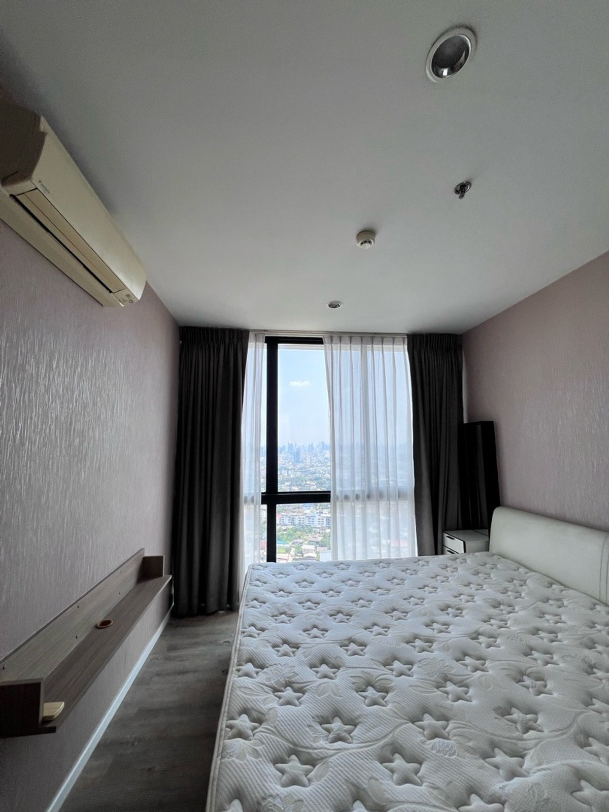 For SaleCondoLadprao, Central Ladprao : 📌Condo for sale: The Issara Lat Phrao, 1 bedroom, 1 bathroom, 35 sq m., selling for 2.85 MB, beautiful room, high floor, quiet, shady. Call: 088-753-2858 Prai