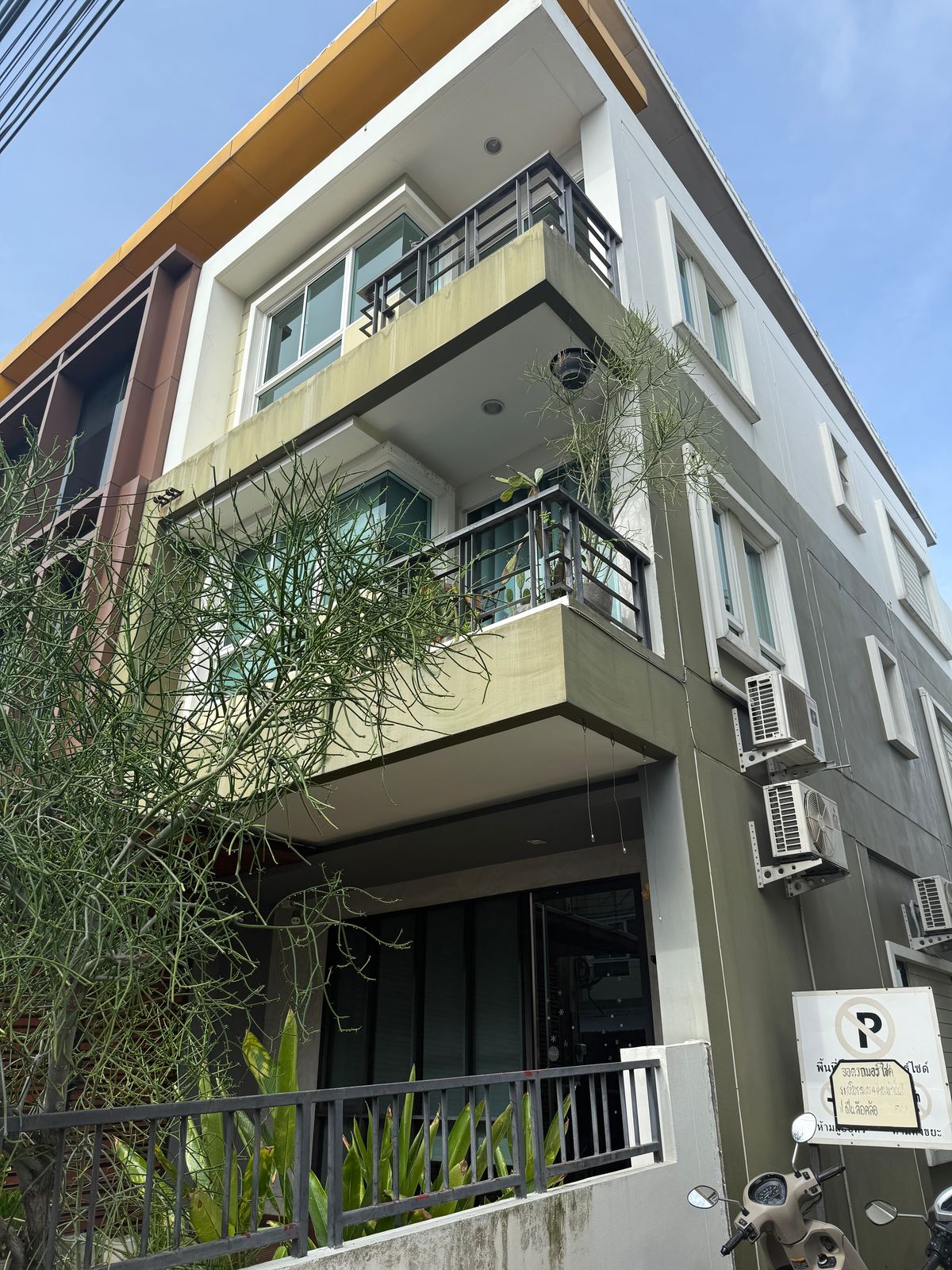 For RentOfficeMin Buri, Romklao : 3 -story townhome, corner room, Ramkhamhaeng Project, Suvarnabhumi