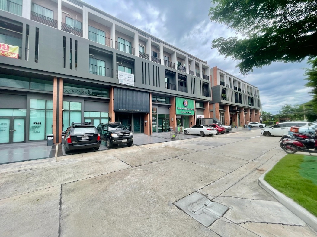 For SaleShop HouseBang kae, Phetkasem : For sale: 4-storey commercial building VERVE PHETKASEM 81, 272 sqm, 27 sqw, 3BR, 2 parking, located in front of project, ideal for pet cafe