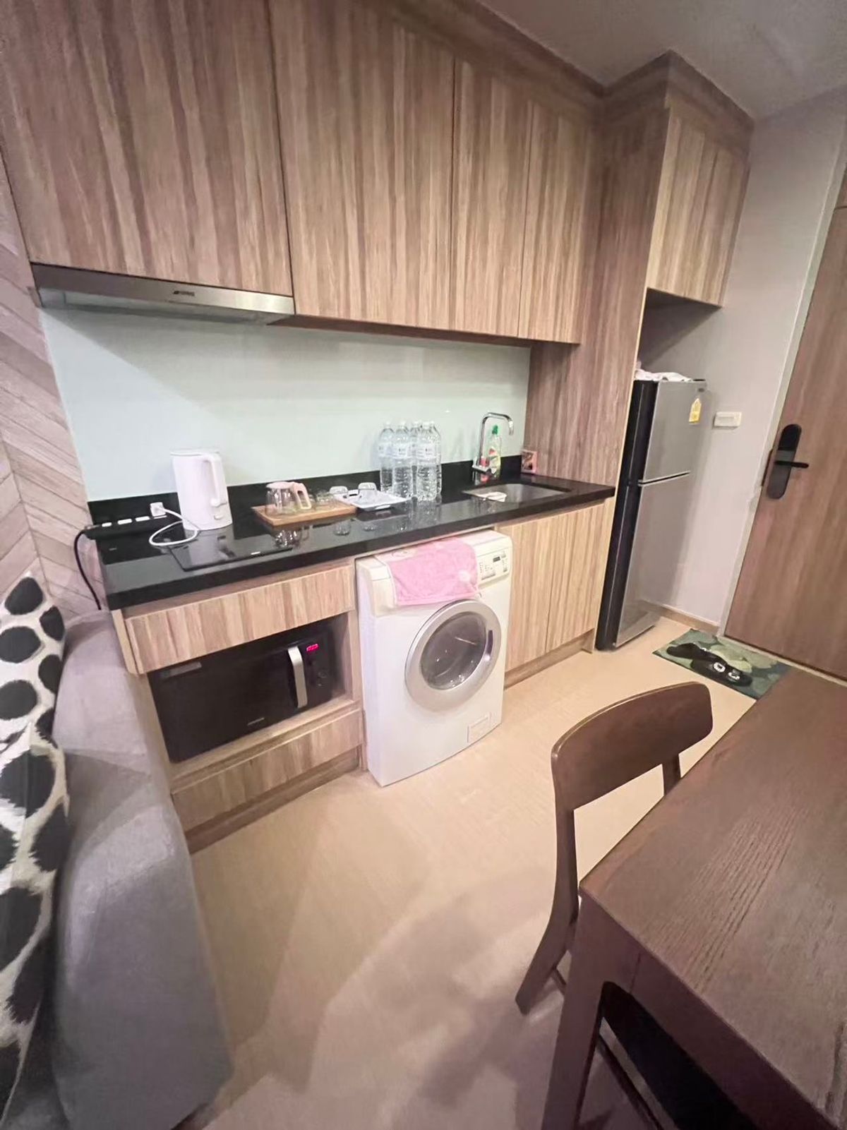 For RentCondoRatchathewi,Phayathai : NOBLE Reventirathai Condo Rental Condo, complete with nearby Phaya Thai BTS !!