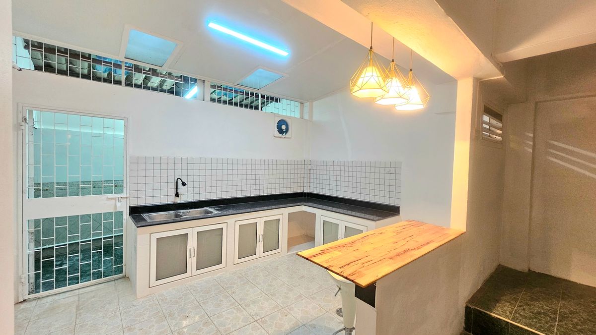 For SaleShop HouseKasetsart, Ratchayothin : Sell ​​Ngamwongwan 43 commercial building (Soi Chin Khet 1)