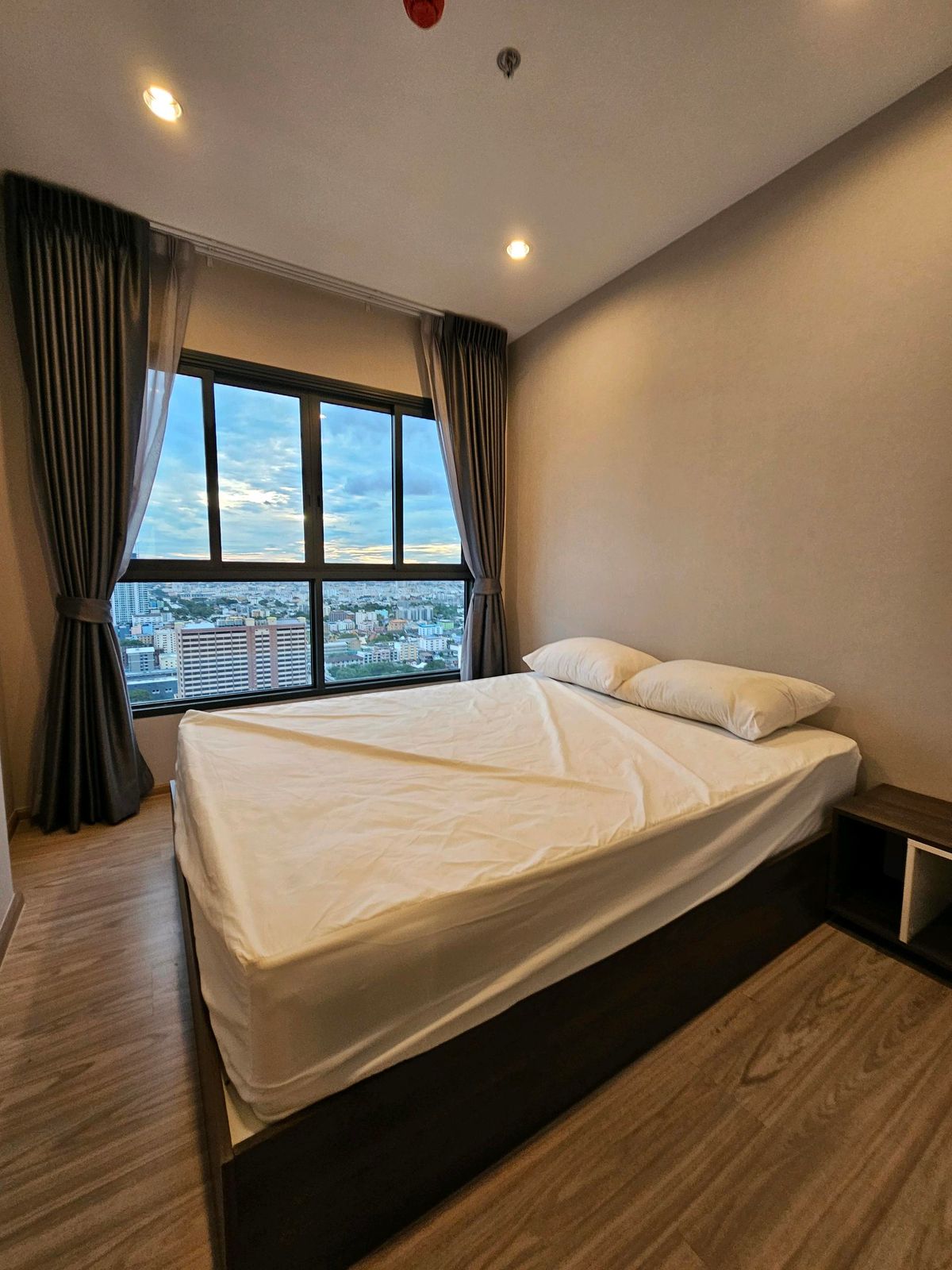 For RentCondoLadprao101, Happy Land, The Mall Bang Kapi : The Tree Huamark Condo
💯 2 bedrooms, 1 bathroom, kitchen, and living room, 36 sqm, high floor
next to the mall Bangkapi, MRT 3 lines