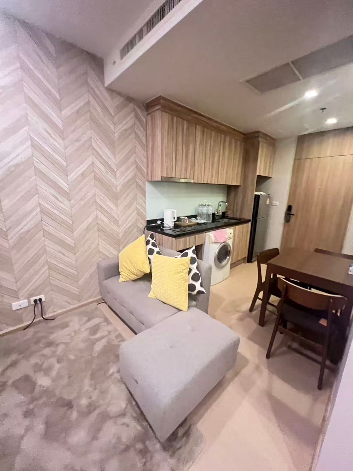 For RentCondoRatchathewi,Phayathai : NOBLE Reventirathai Condo Rental Condo, complete with nearby Phaya Thai BTS !!