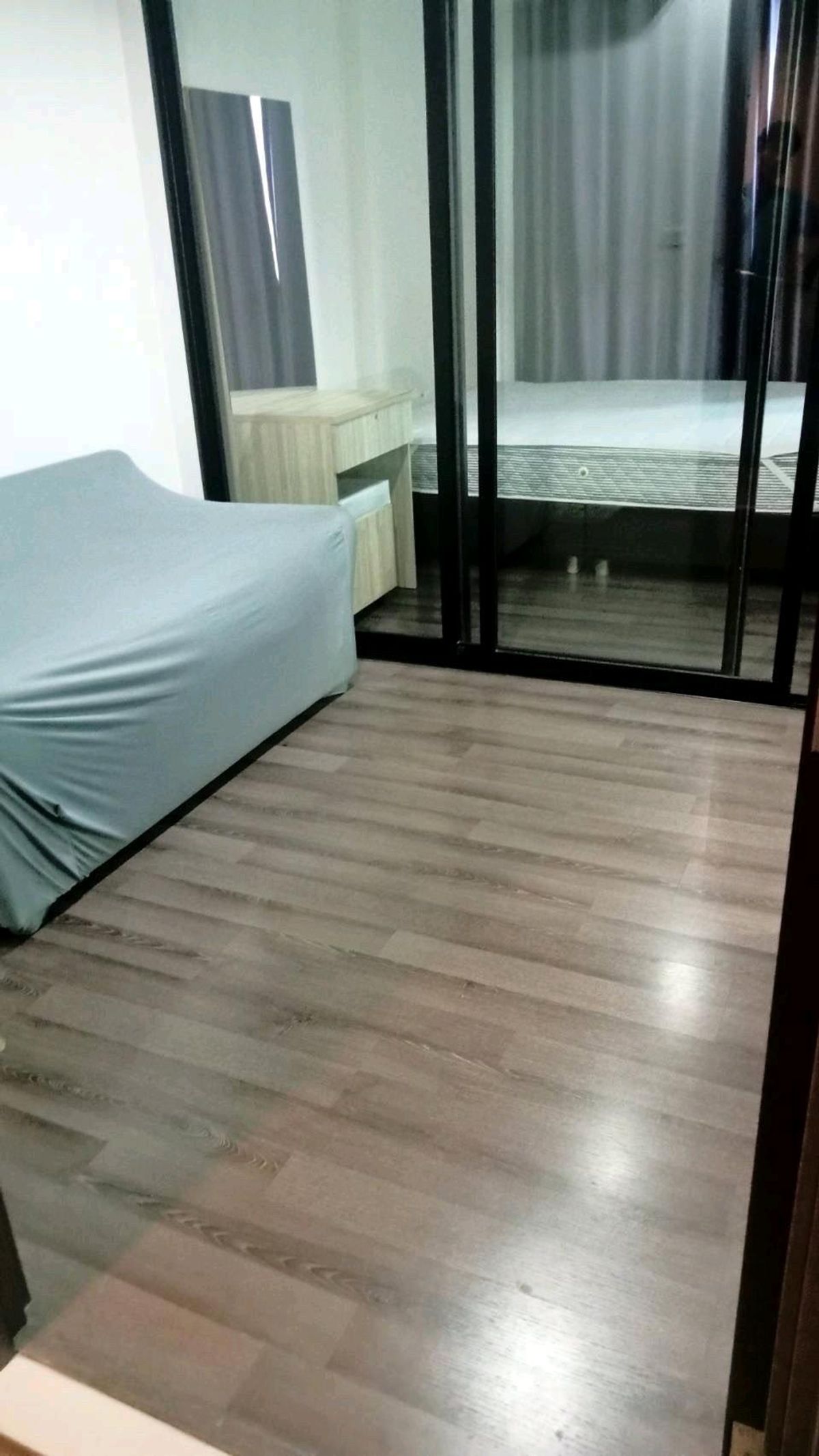 ให้เช่าคอนโดอ่อนนุช อุดมสุข : ด่วน ! ให้เช่า คอนโด The Base park east  ห้องนอน   27 ตรม. ในราคาพิเศษ