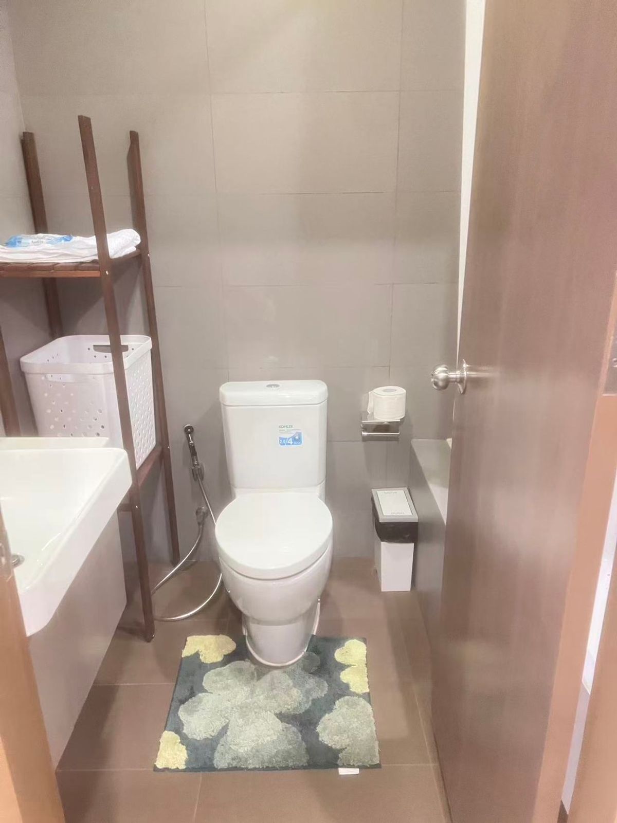 For RentCondoRatchathewi,Phayathai : NOBLE Reventirathai Condo Rental Condo, complete with nearby Phaya Thai BTS !!