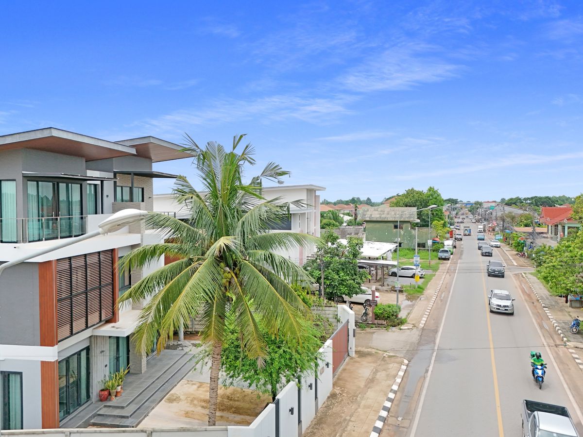 ขายบ้านขอนแก่น : บ้านเดี่ยว 3 ชั้น หรูหรา สะท้อนภาพลักษณ์ | ทำเลทอง ใกล้ถนนมิตรภาพ – มหาวิทยาลัยขอนแก่น