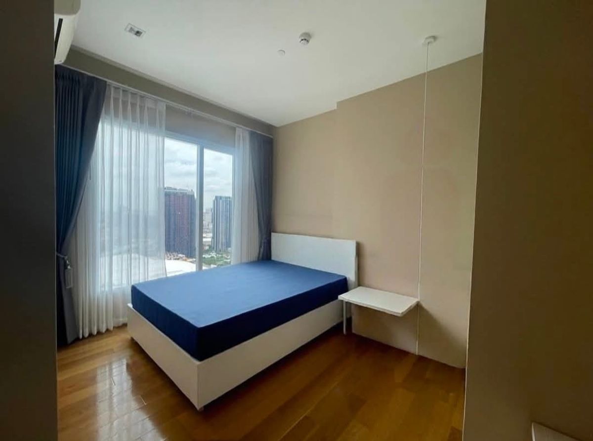 For SaleCondoLadprao, Central Ladprao : Condo, good location! Near both MRT and BTS! In the heart of the city, Ladprao area that is quiet, like not in the city The trees are shady, very good location, tangible price. Dont miss! Interested contact 0876358339