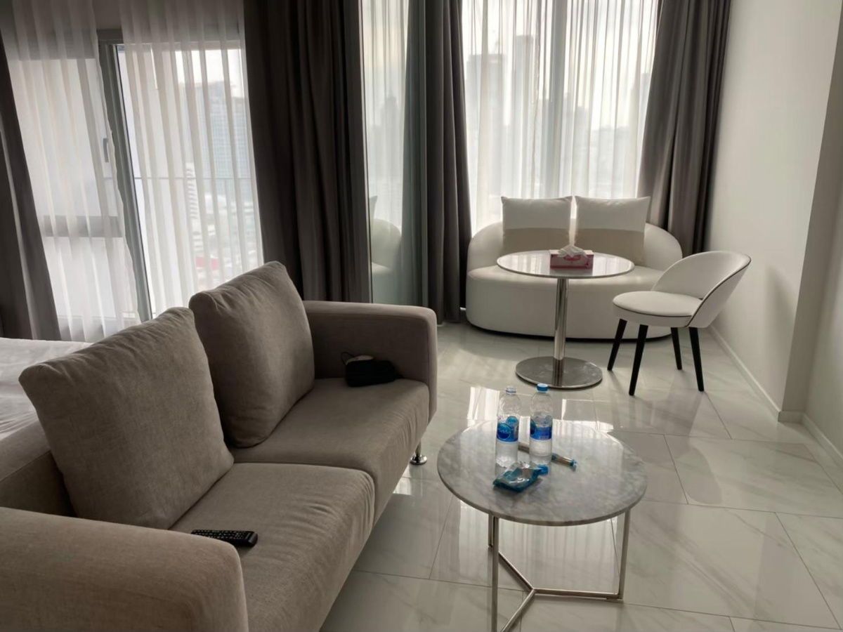 ขายคอนโดนานา : urgent For sale Hyde Sukhumvit11 1bed 26th floor (S03-1161) 