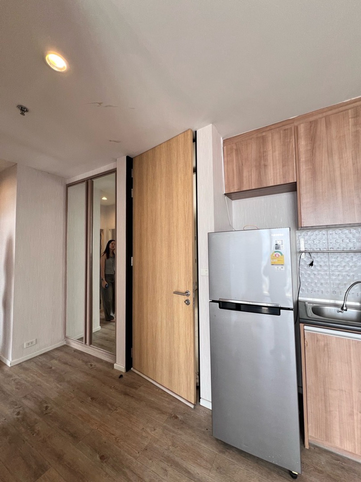 For SaleCondoLadprao, Central Ladprao : 📌Condo for sale: The Issara Lat Phrao, 1 bedroom, 1 bathroom, 35 sq m., selling for 2.85 MB, beautiful room, high floor, quiet, shady. Call: 088-753-2858 Prai