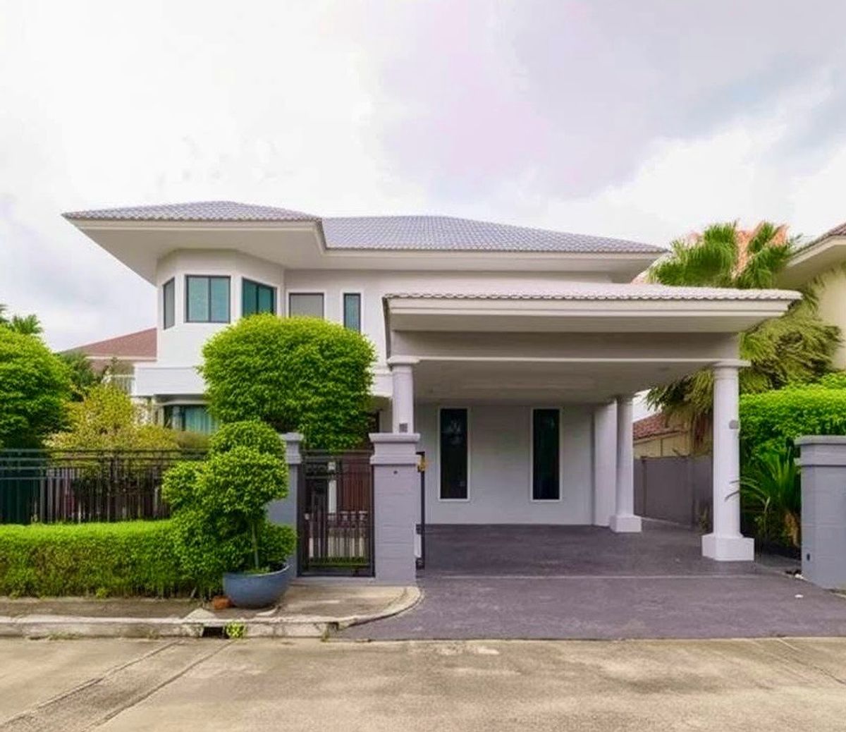 ขายบ้านพระราม 5 ราชพฤกษ์ บางกรวย : บ้านหรูติดถนนราชพฤกษ์ Fully-Furnished ต่ำกว่าราคาประเมิน ทำเล พระราม 5 ราชพฤกษ์ สะพานเจษฎาบดินทร์ 