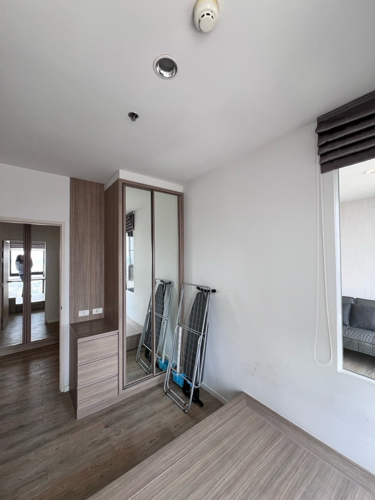 For SaleCondoLadprao, Central Ladprao : 📌Condo for sale: The Issara Lat Phrao, 1 bedroom, 1 bathroom, 35 sq m., selling for 2.85 MB, beautiful room, high floor, quiet, shady. Call: 088-753-2858 Prai