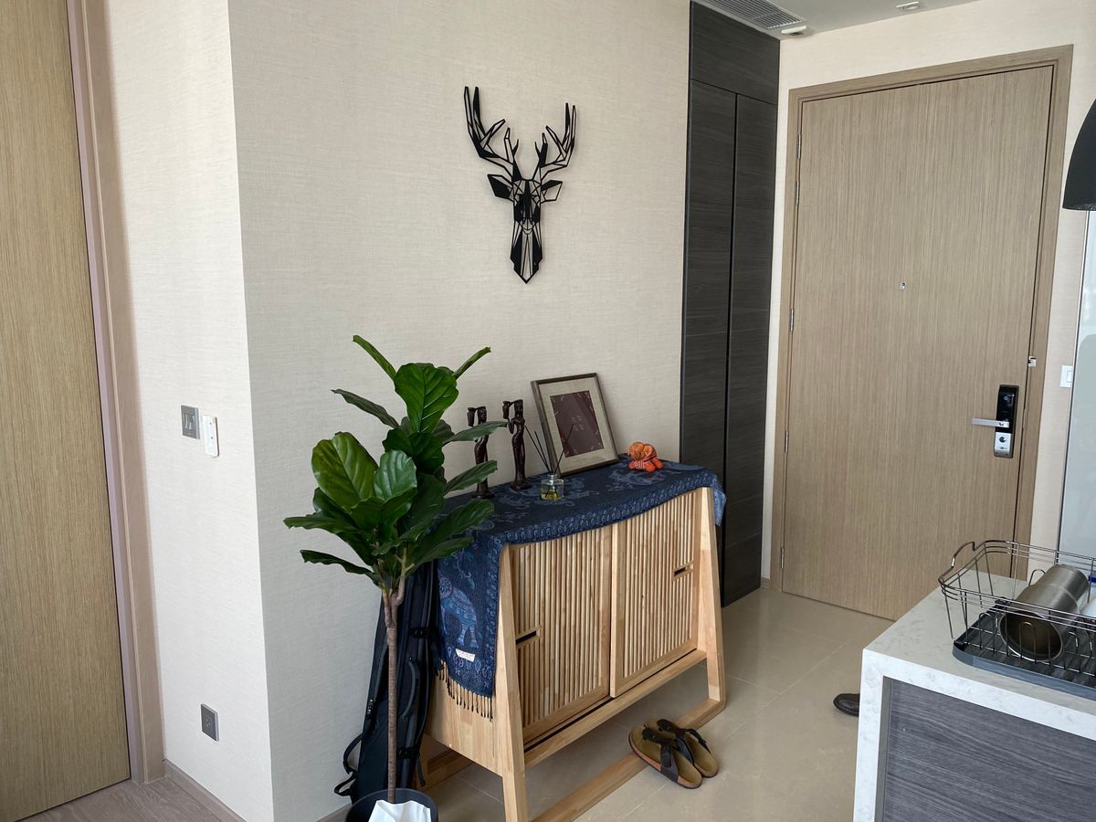 ขายคอนโดสุขุมวิท อโศก ทองหล่อ : 🏙️ ขายพร้อมผู้เช่า มิถุนายน 2569
คอนโดหรู The Esse Asoke 1 ห้องนอน เฟอร์นิเจอร์ตกแต่ง พร้อมอยู่ วิวสวย ใกล้ BTS อโศก